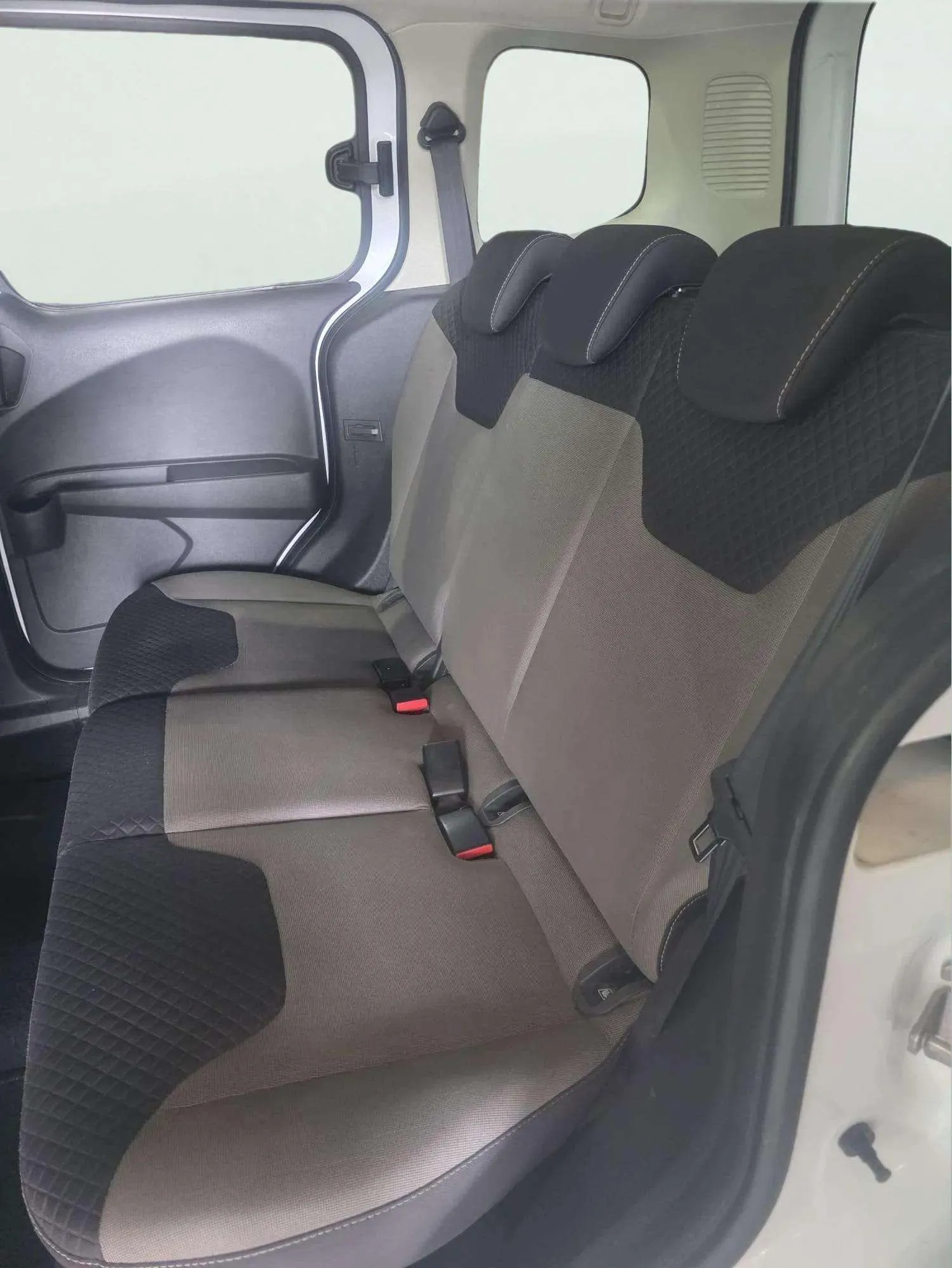 Ford Tourneo Courier 1.5 TDCi Trend - foto 25