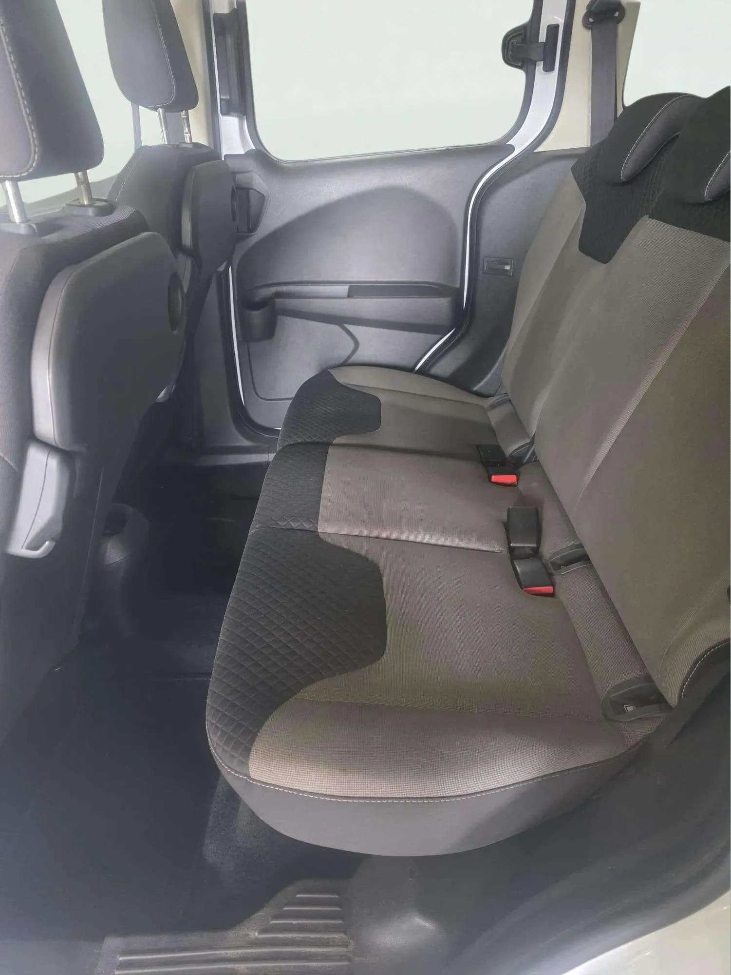 Ford Tourneo Courier 1.5 TDCi Trend - foto 24