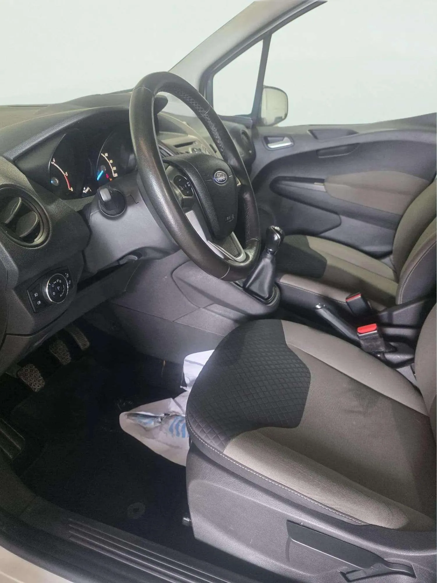 Ford Tourneo Courier 1.5 TDCi Trend - foto 21