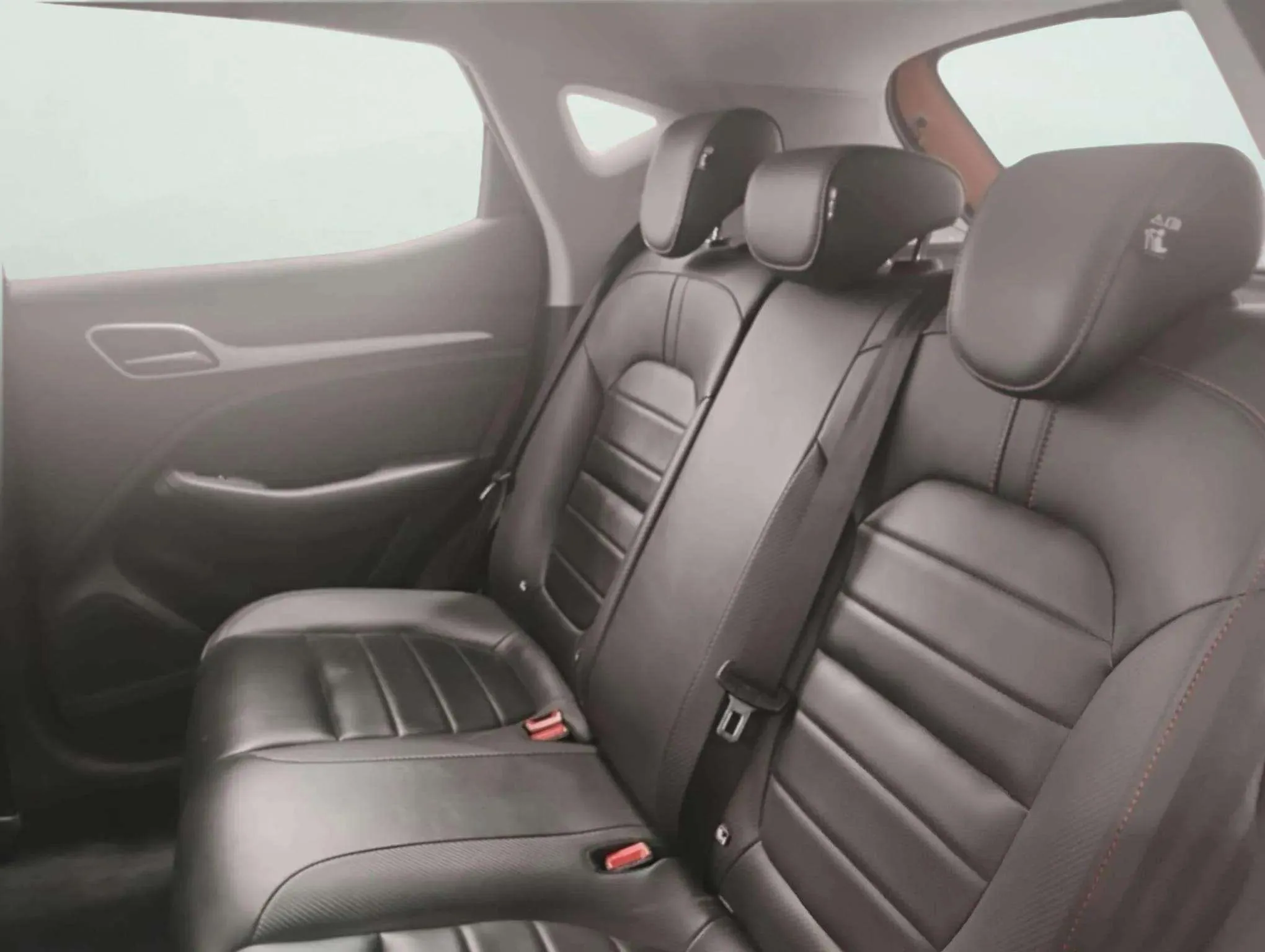 MG ZS 1.0T Luxury - foto 12