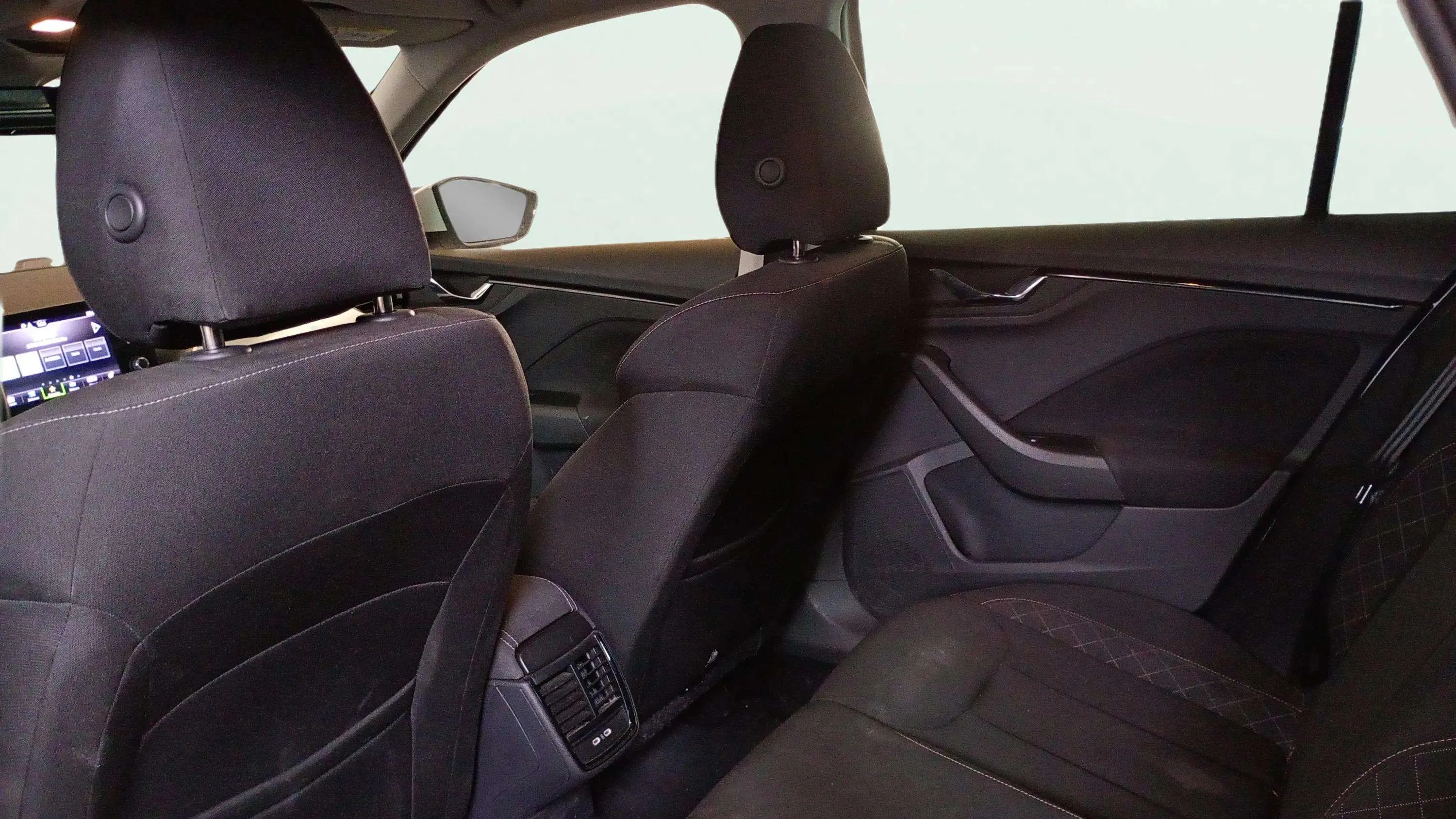 Škoda Kamiq 1.0 TSI Ambition - foto 13