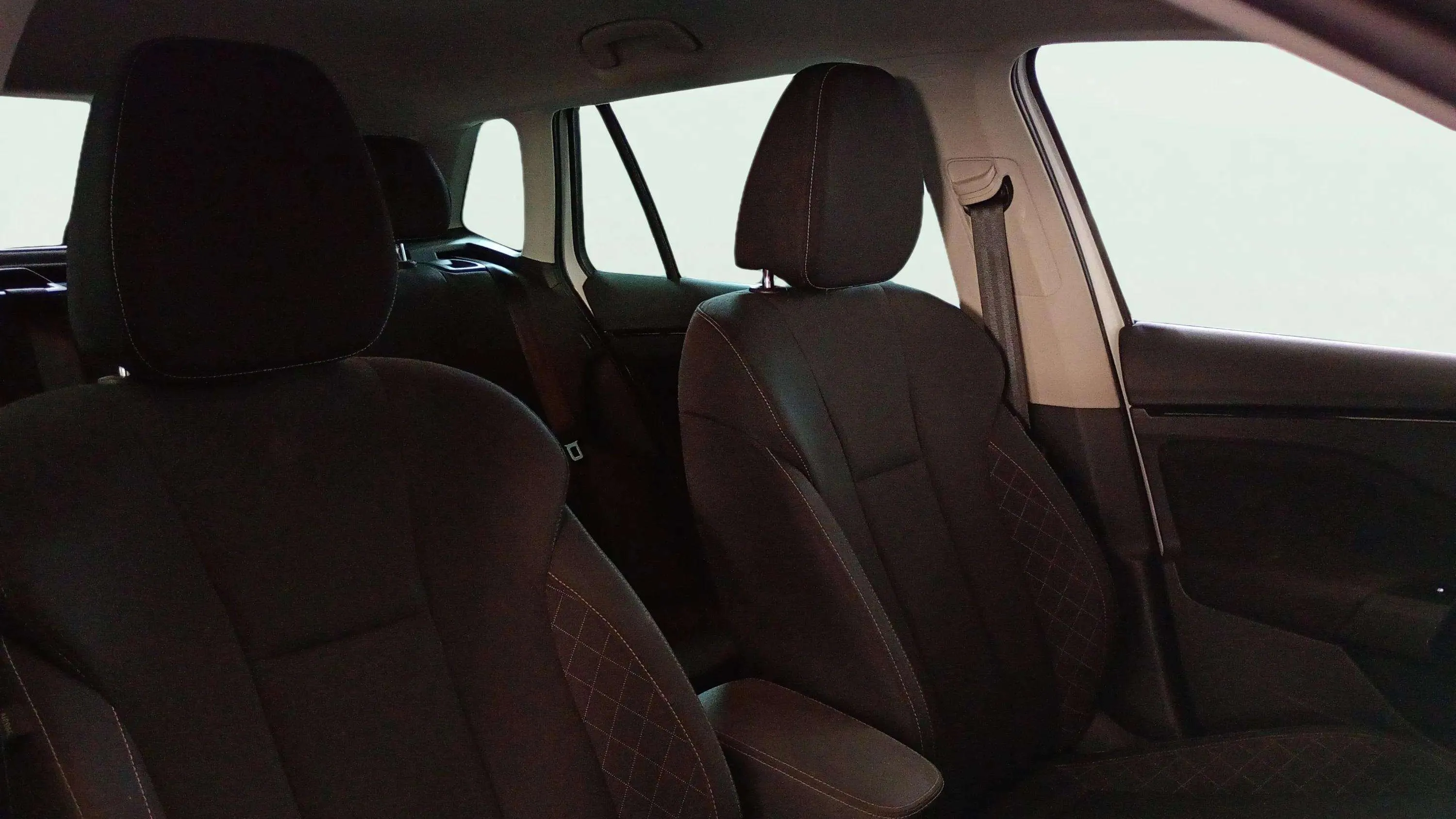Škoda Kamiq 1.0 TSI Ambition - foto 12
