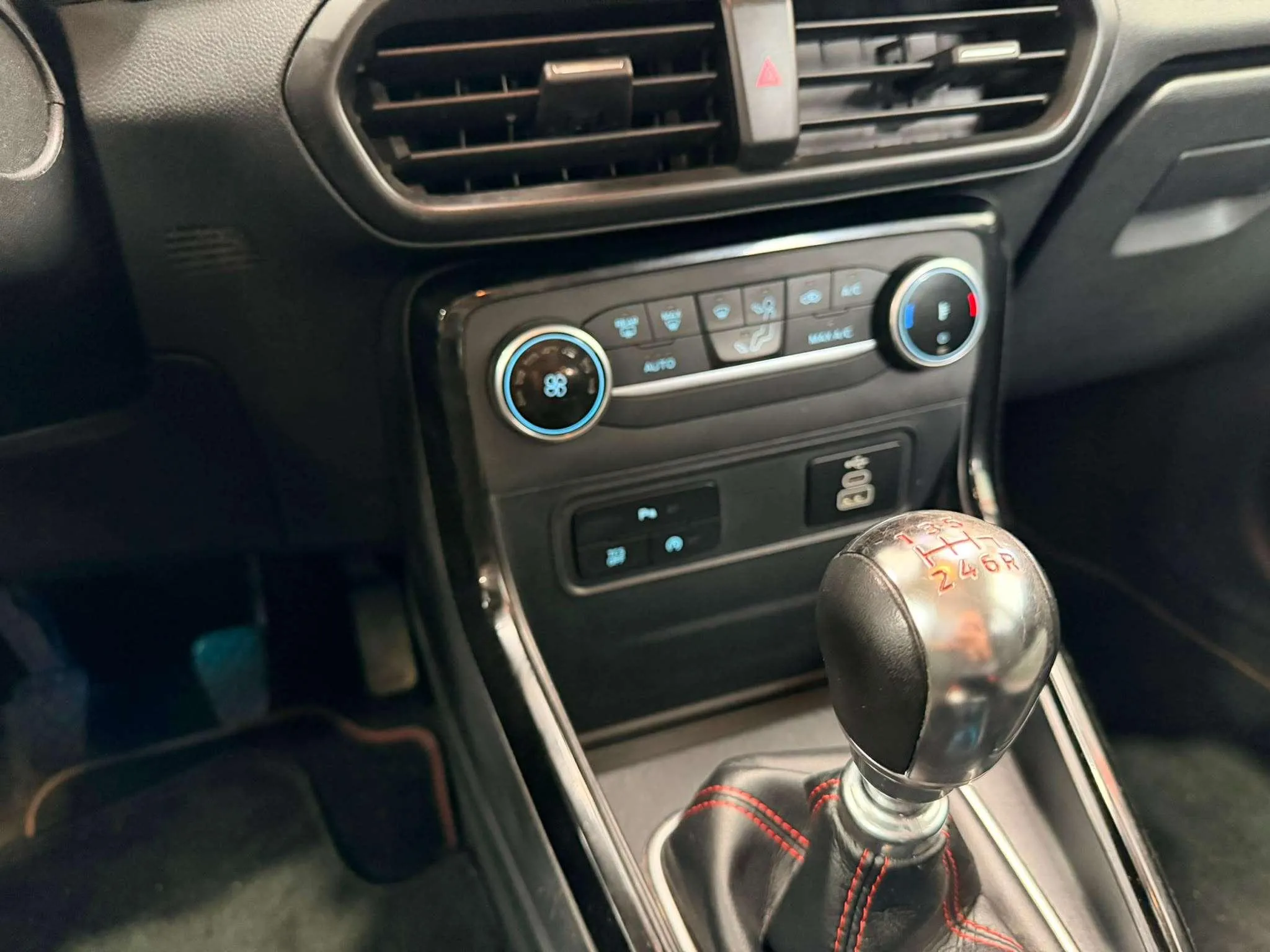Ford EcoSport 1.0T EcoBoost ST Line - foto 18