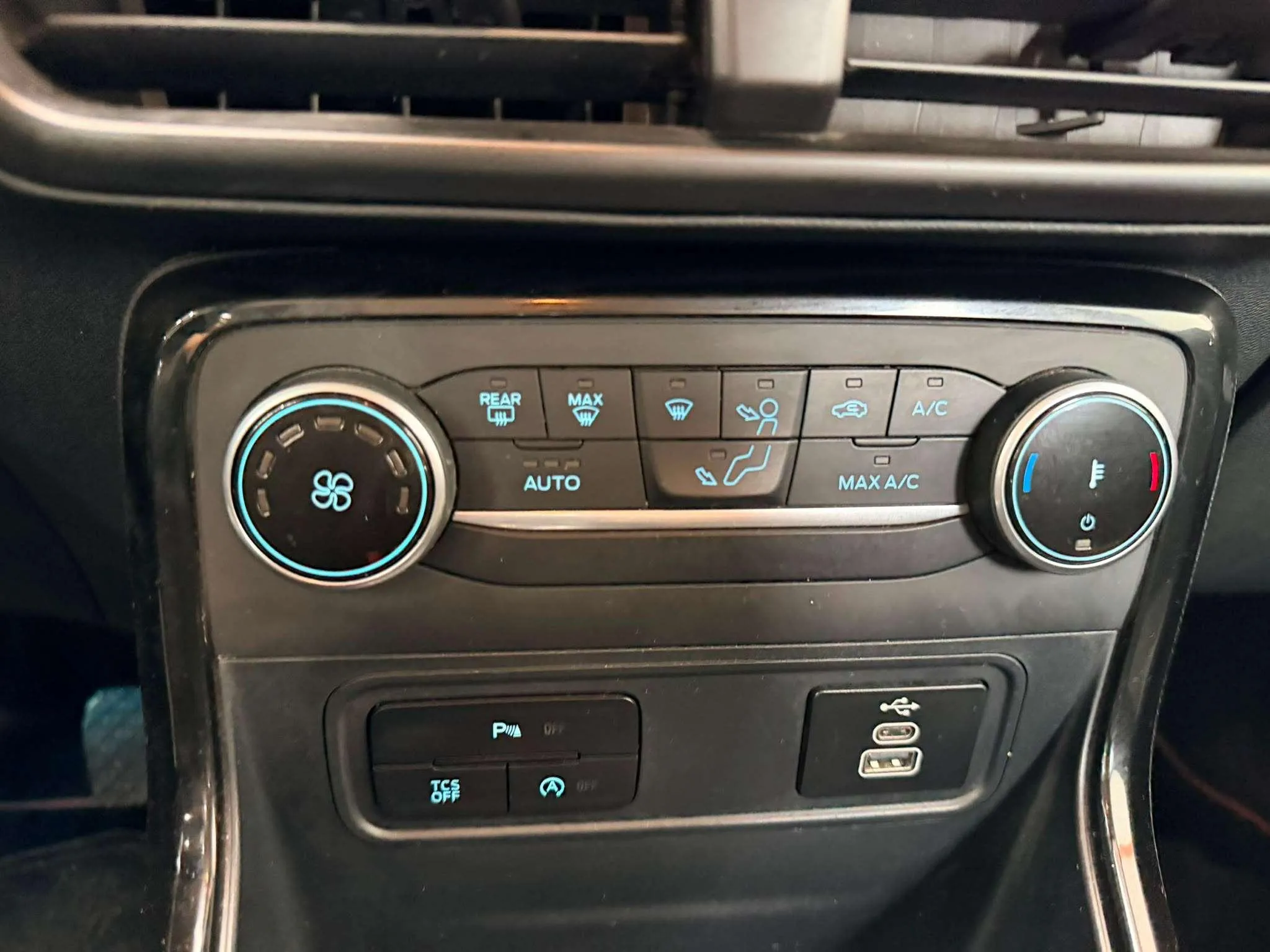 Ford EcoSport 1.0T EcoBoost ST Line - foto 19