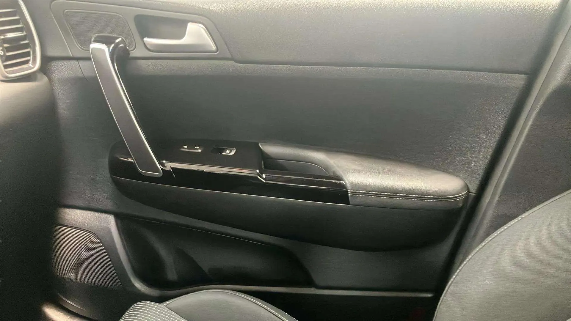 Kia Sportage 1.6 GDi Black Edition 4x2 - foto 12