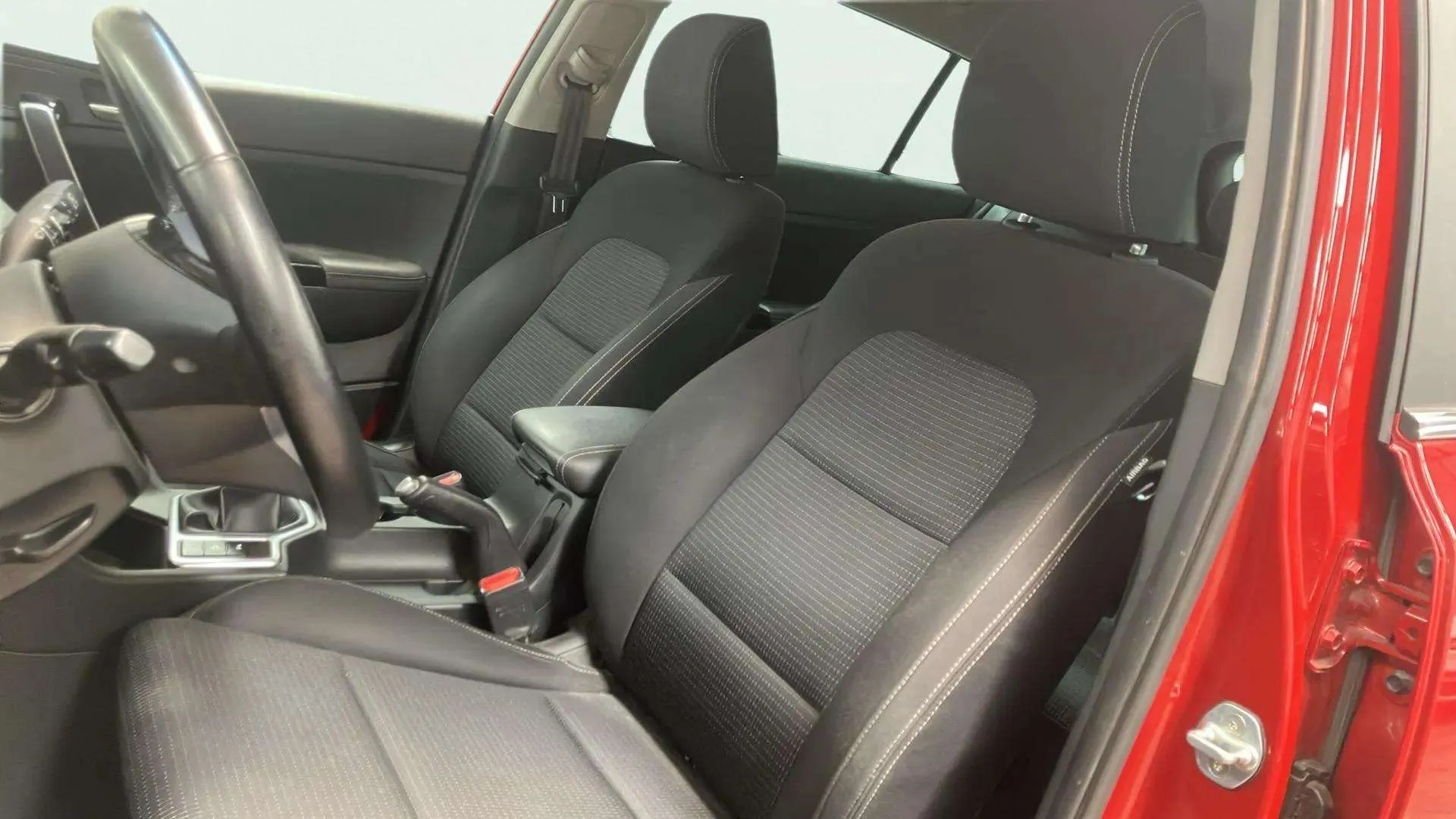 Kia Sportage 1.6 GDi Black Edition 4x2 - foto 9