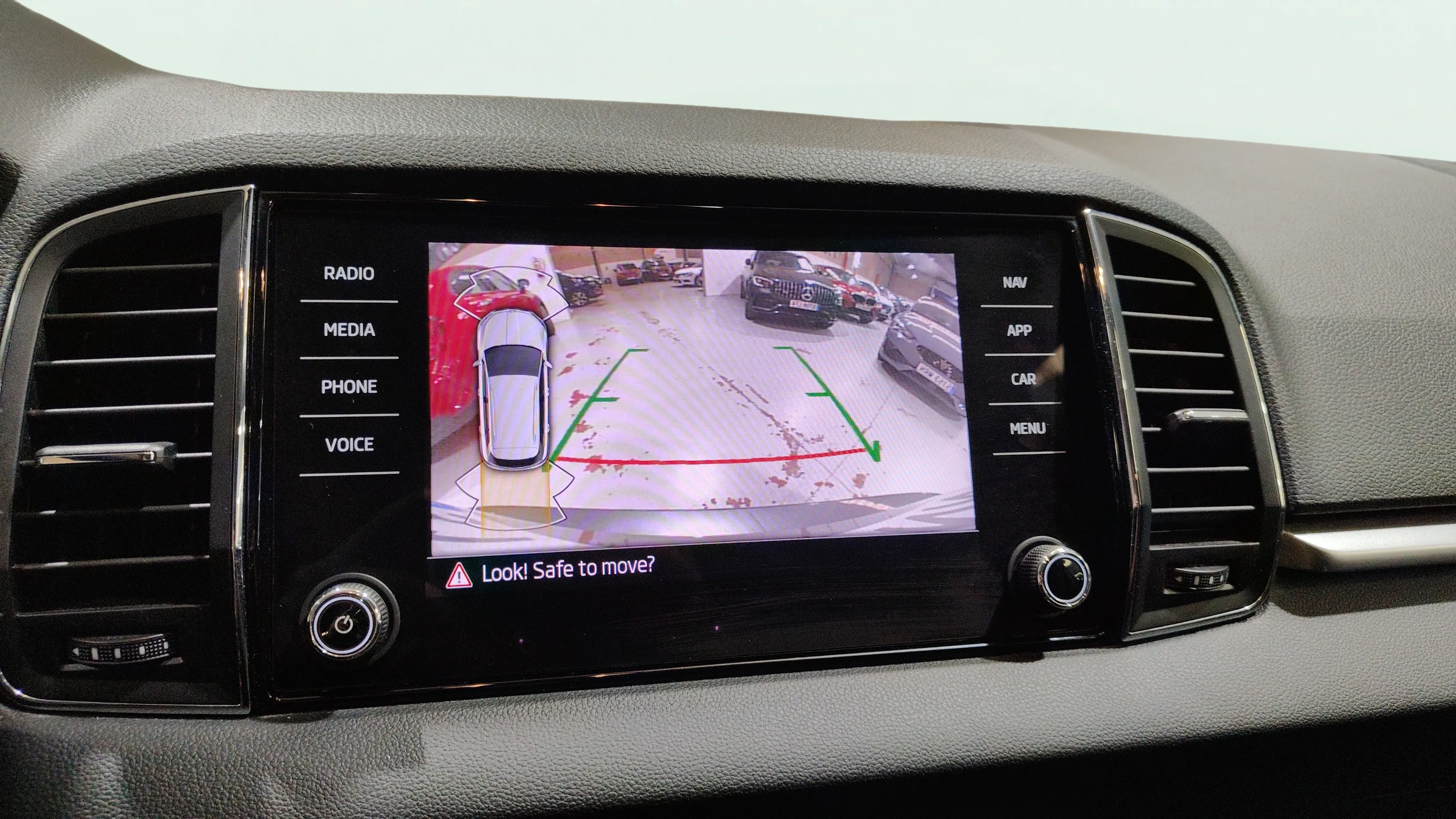 Škoda Karoq 1.5 TSI DSG ACT Design - foto 16