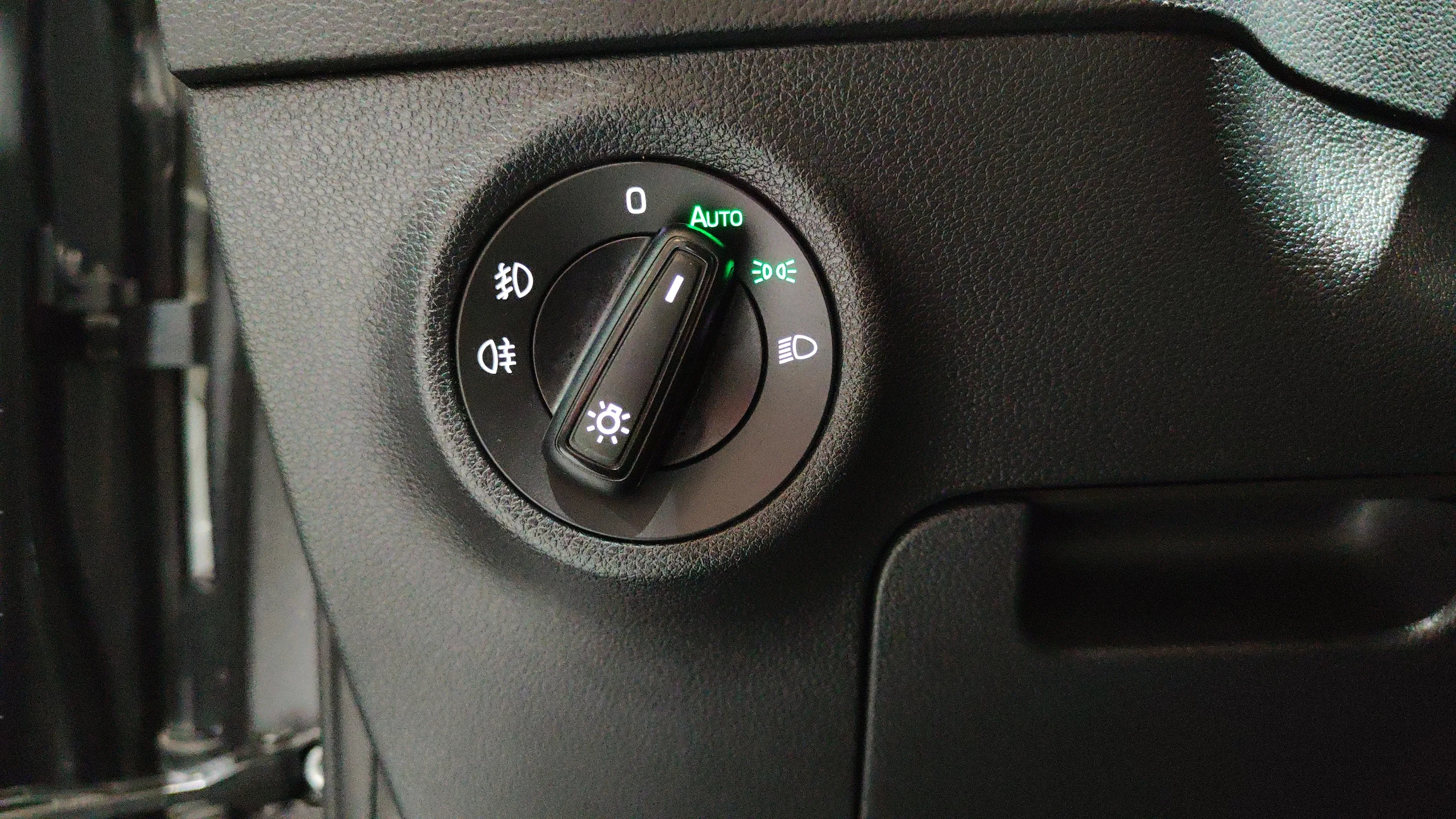 Škoda Karoq 1.5 TSI DSG ACT Design - foto 17