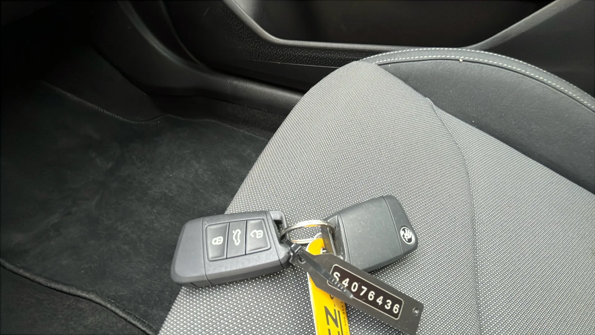 Škoda Fabia 1.0 TSI DSG Selection - foto 17