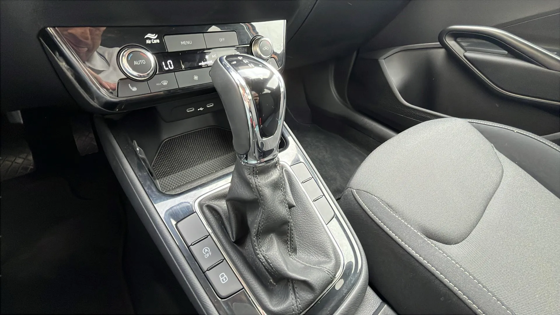 Škoda Fabia 1.0 TSI DSG Selection - foto 18