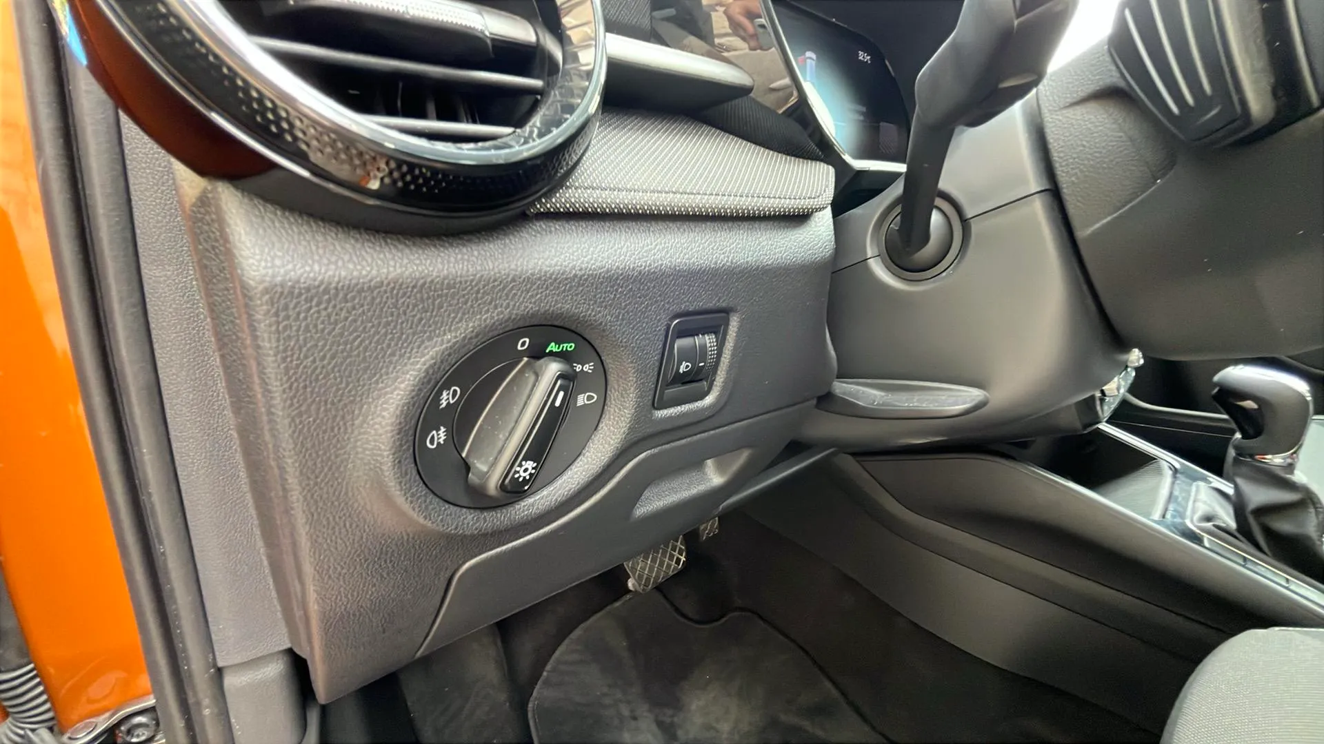 Škoda Fabia 1.0 TSI DSG Selection - foto 16