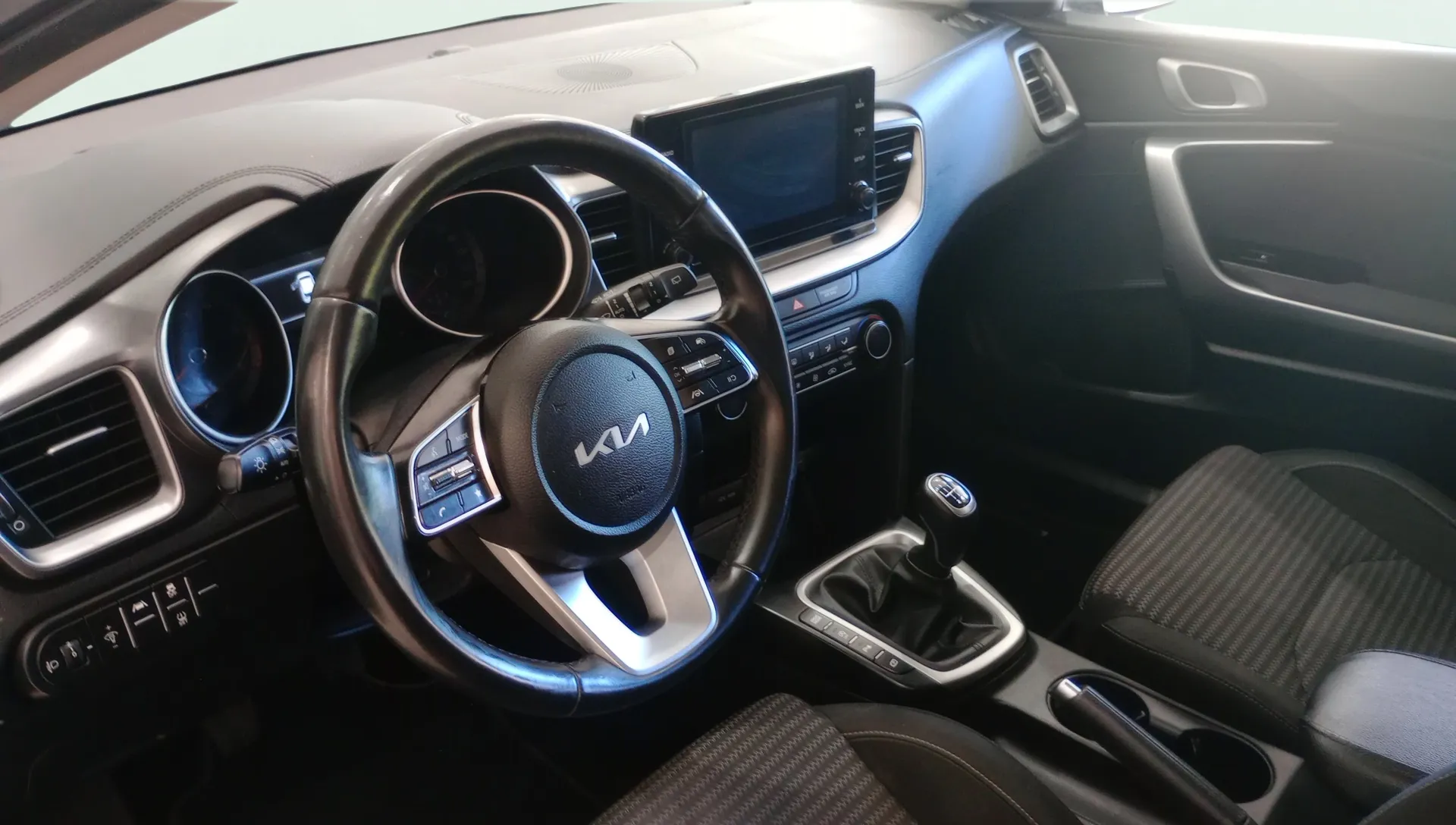 Kia Ceed 1.6 MHEV iMT Drive - foto 6