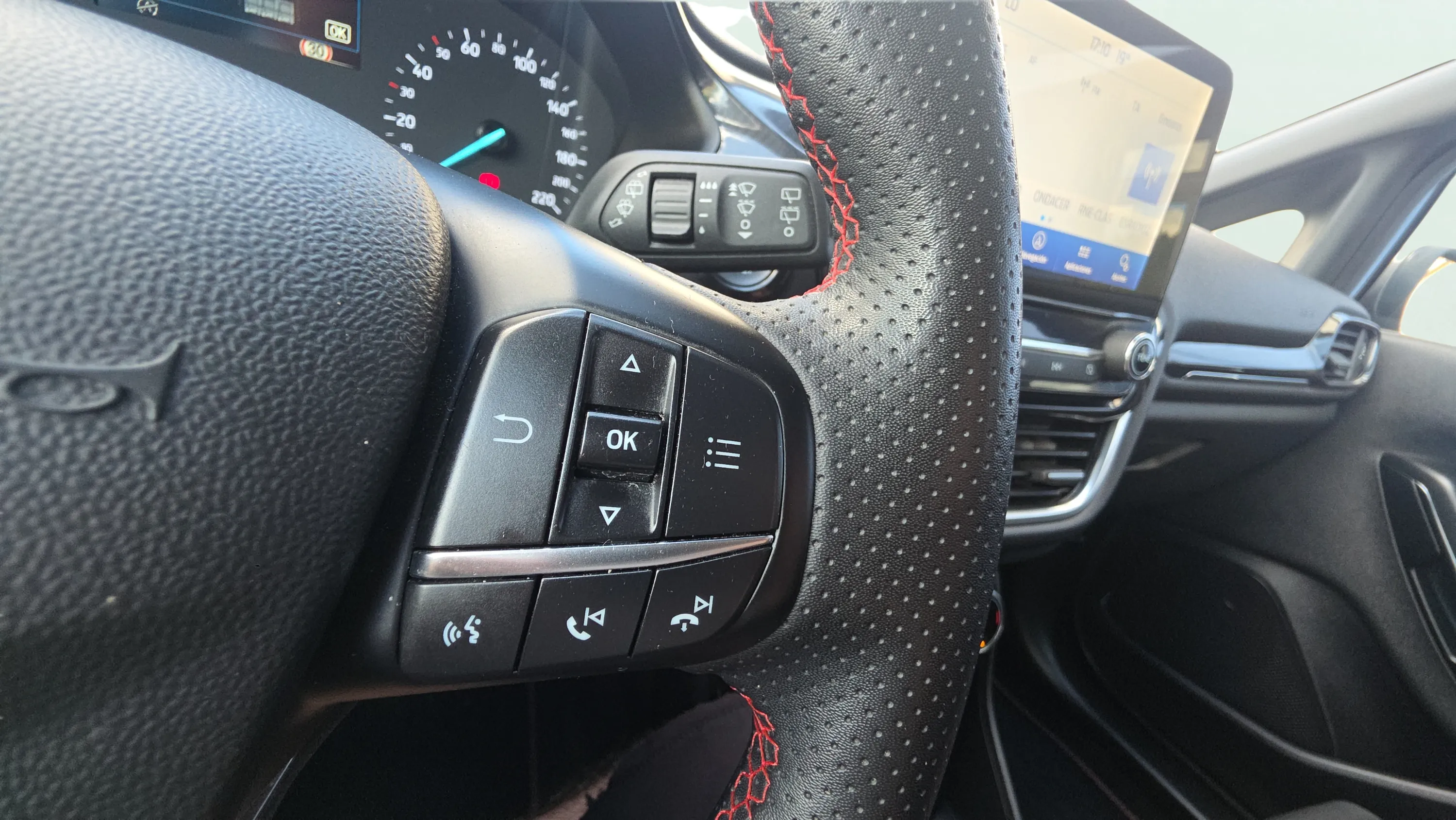 Ford Fiesta 1.0 EcoBoost MHEV ST-Line X - foto 21