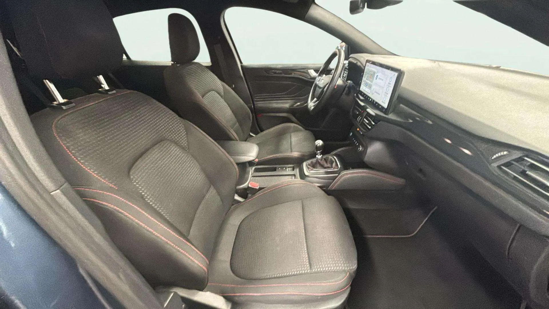 Ford Focus 1.0 EcoBoost MHEV ST-Line - foto 17