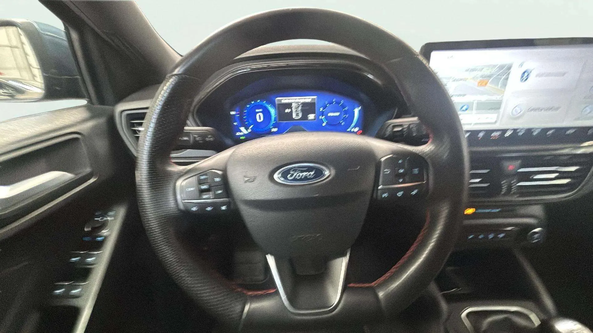 Ford Focus 1.0 EcoBoost MHEV ST-Line - foto 16