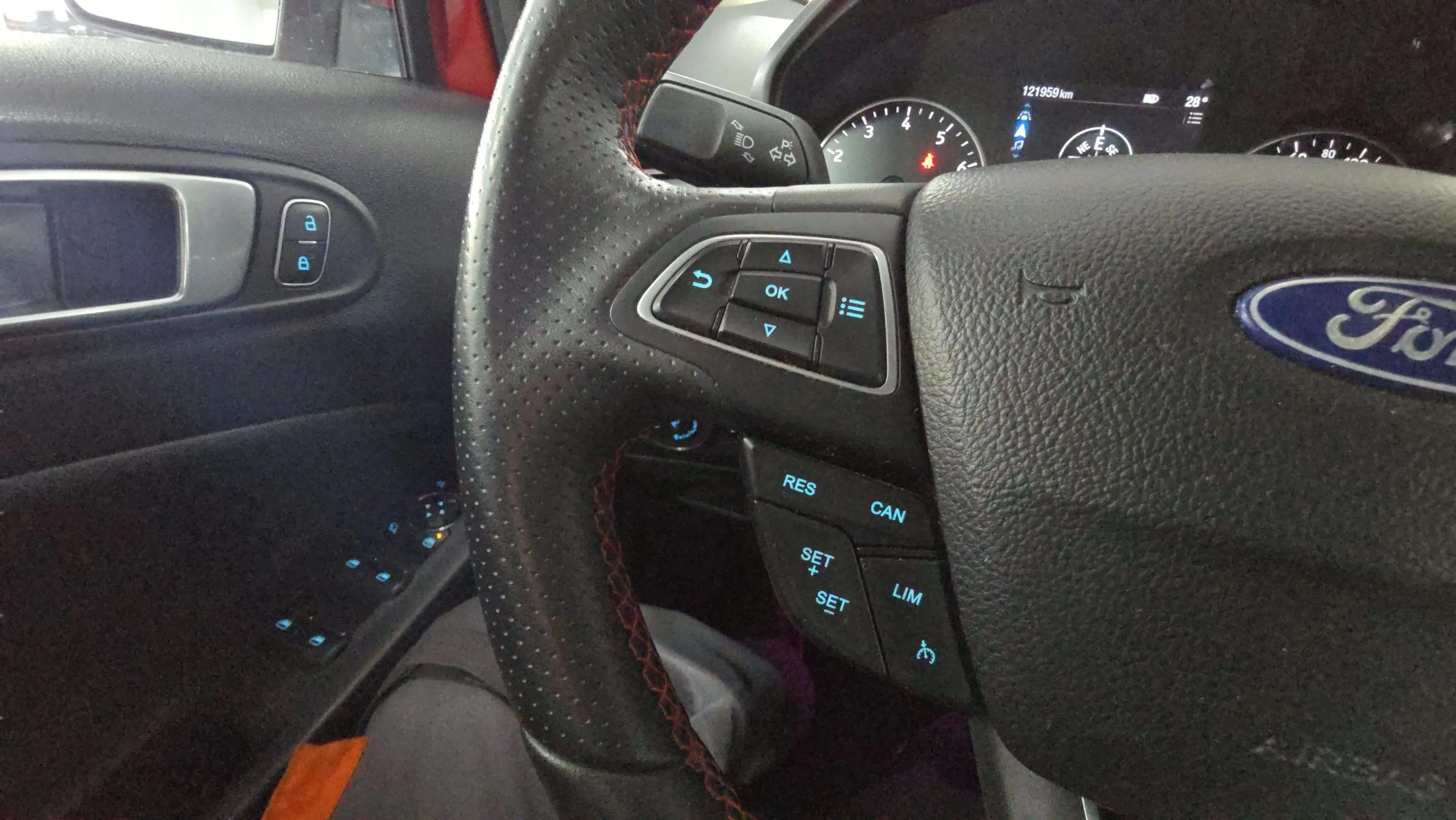 Ford EcoSport 1.0T EcoBoost ST Line - foto 22