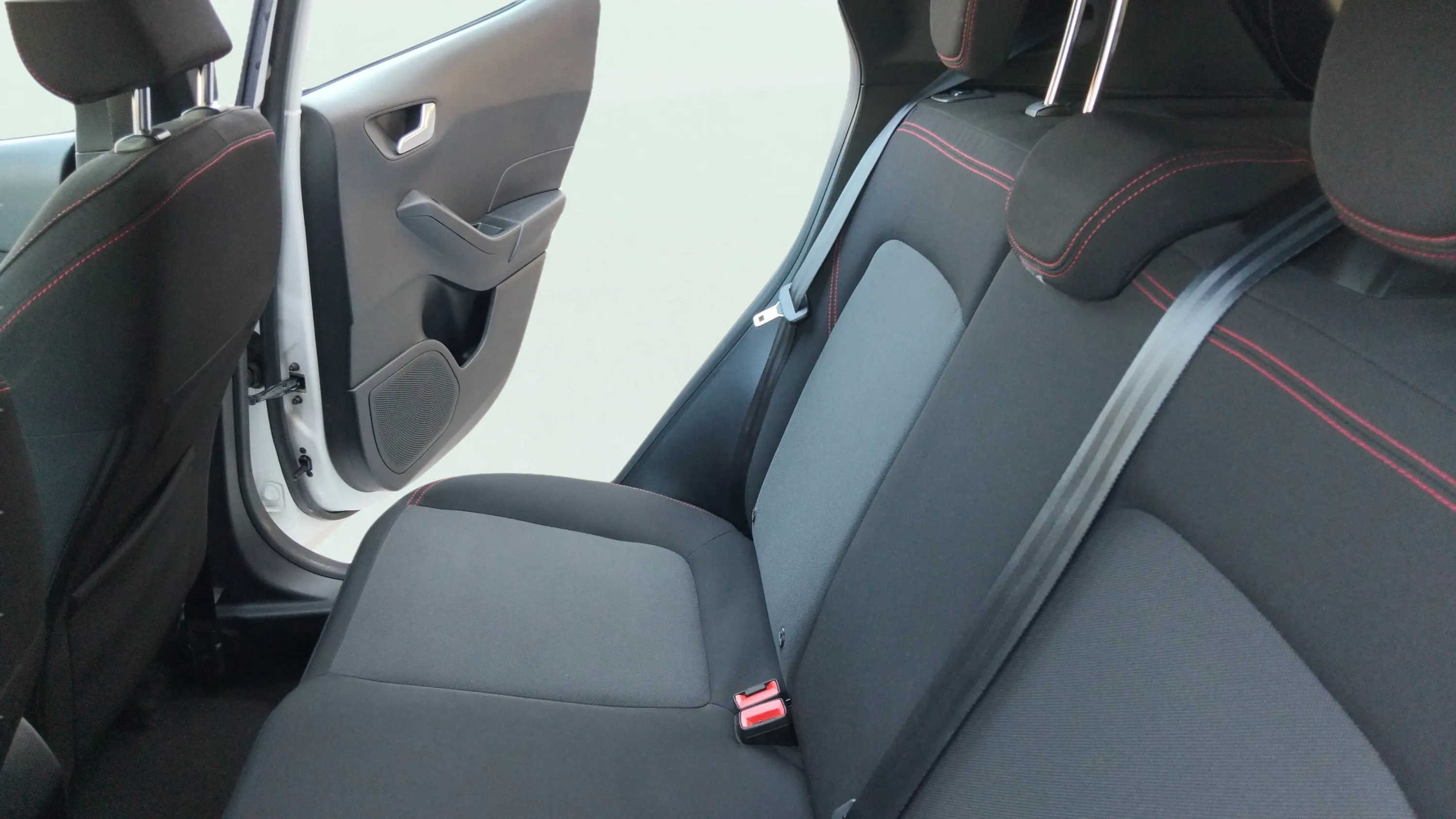 Ford Fiesta 1.0 EcoBoost MHEV ST-Line X - foto 18