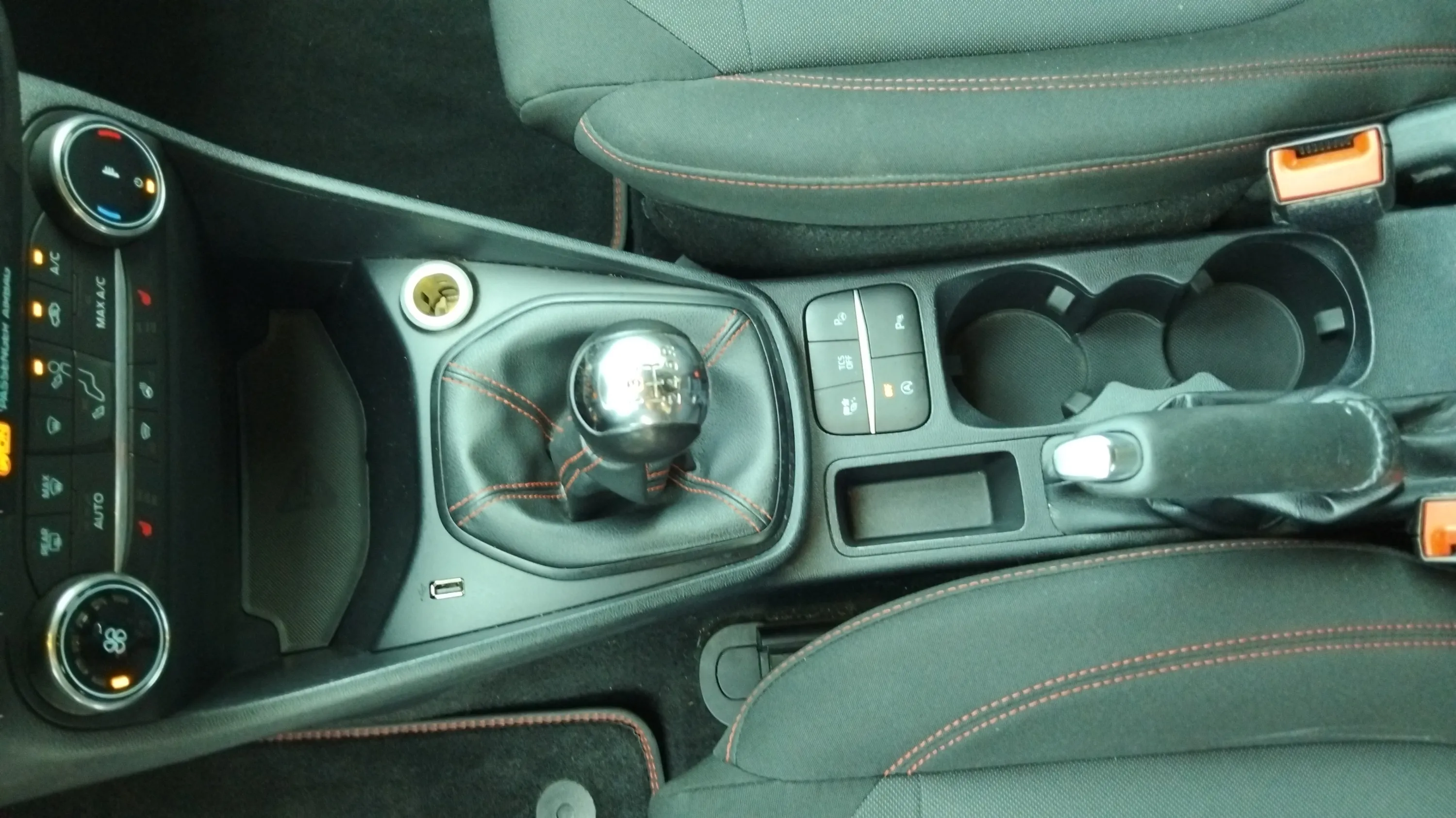 Ford Fiesta 1.0 EcoBoost MHEV ST-Line X - foto 23