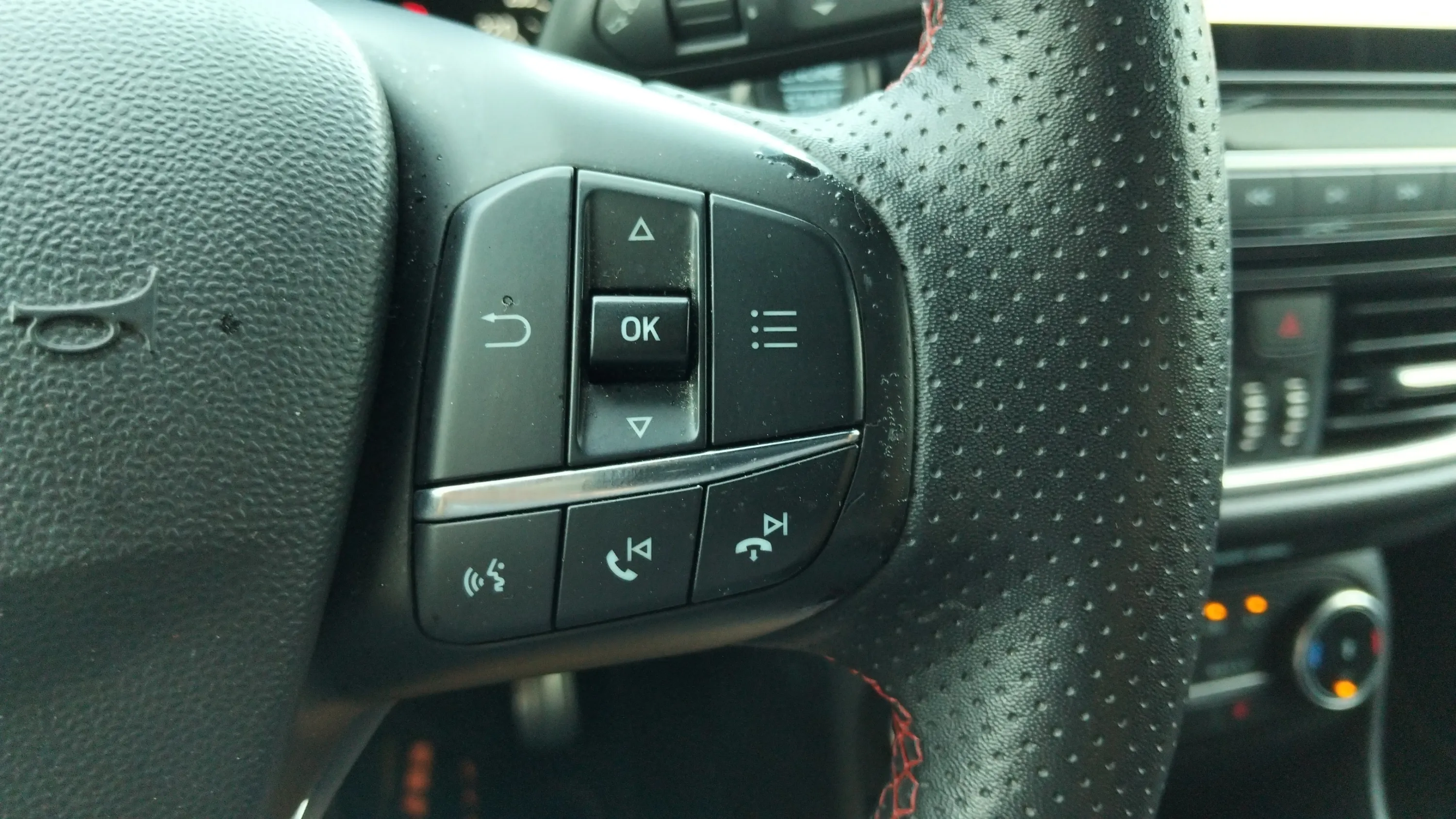 Ford Fiesta 1.0 EcoBoost MHEV ST-Line X - foto 22