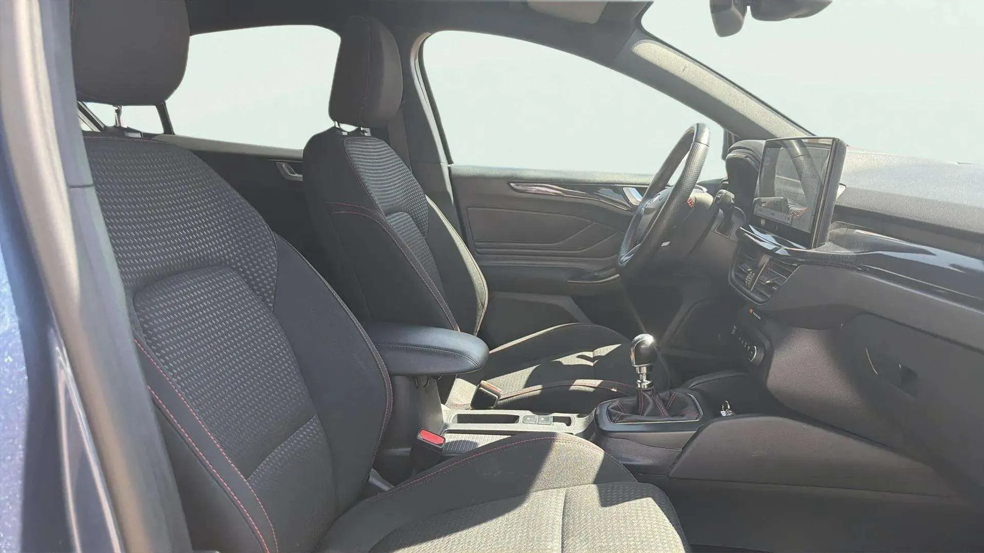 Ford Focus 1.0 EcoBoost MHEV ST-Line - foto 18