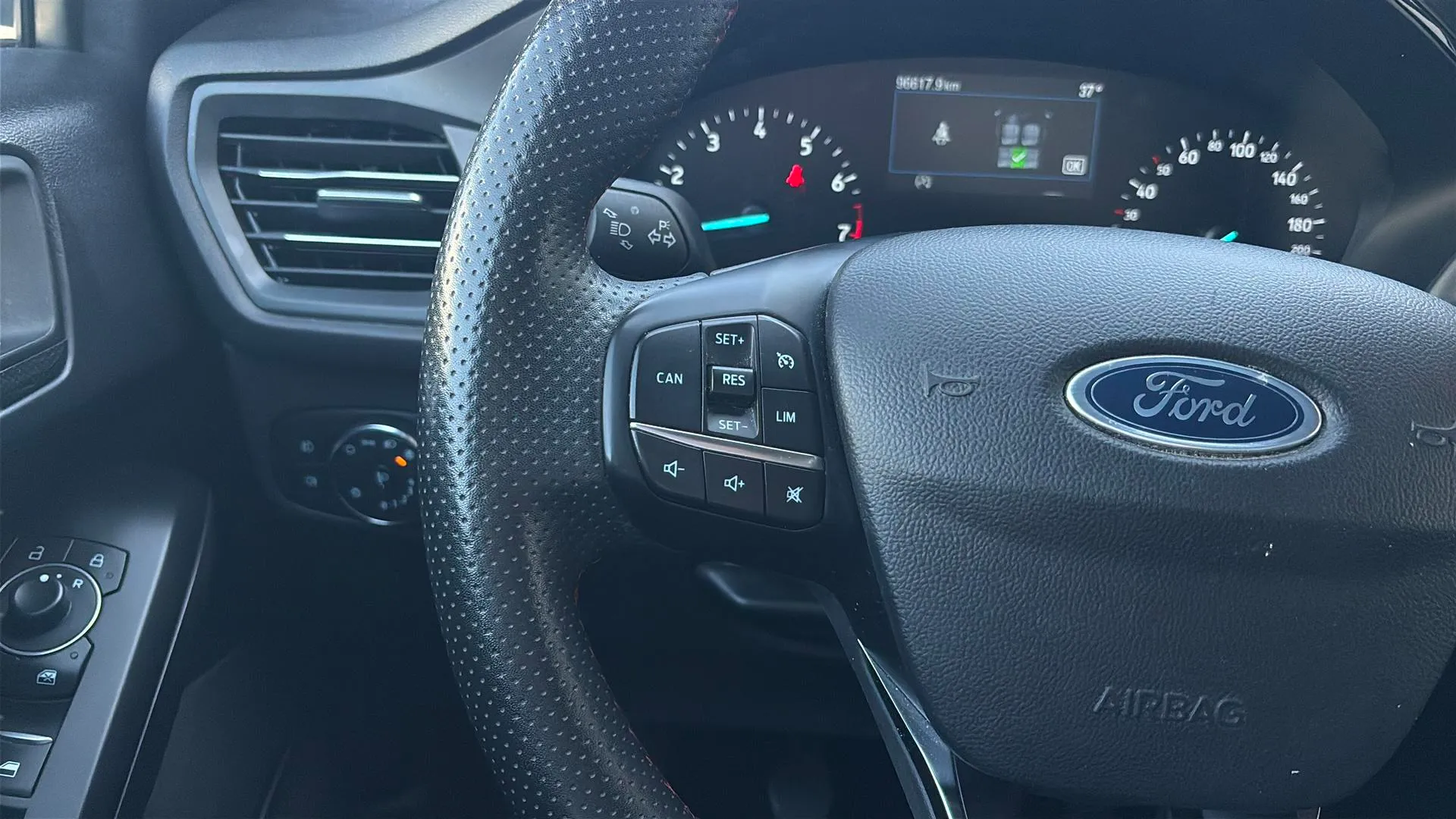 Ford Focus 1.0 EcoBoost MHEV ST-Line Design SIP - foto 17