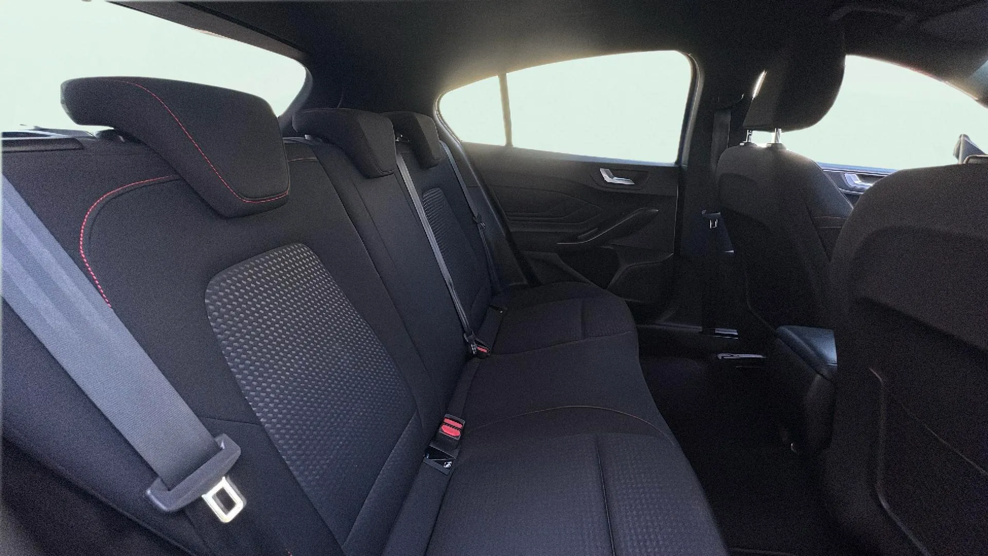 Ford Focus 1.0 EcoBoost MHEV ST-Line Design SIP - foto 23