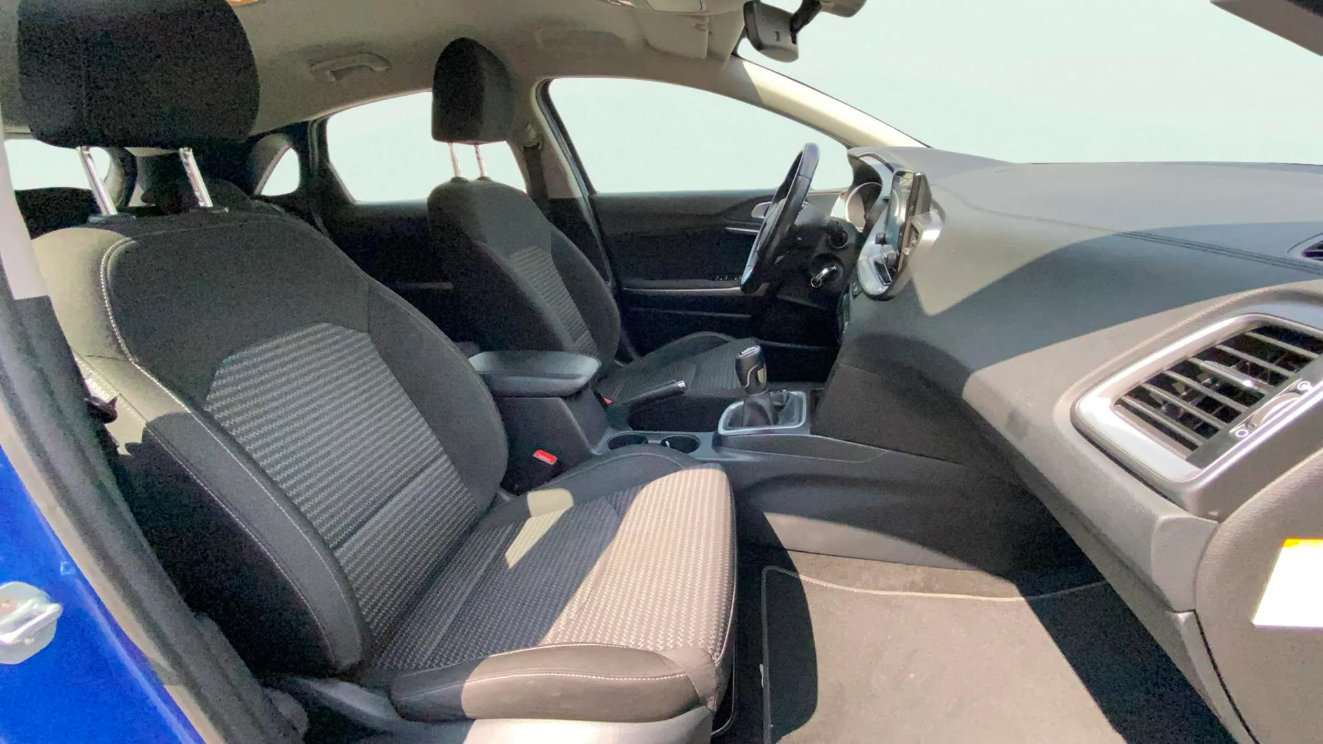 Kia Ceed 1.6 MHEV iMT Drive - foto 22