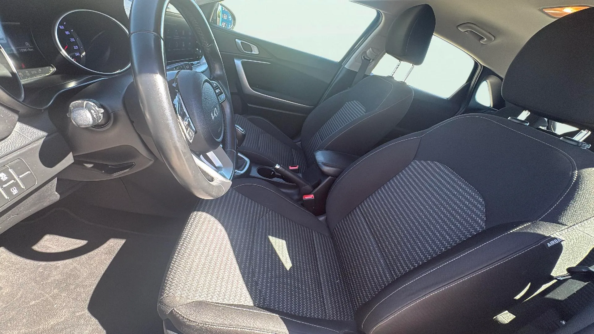 Kia Ceed 1.6 MHEV iMT Drive - foto 24