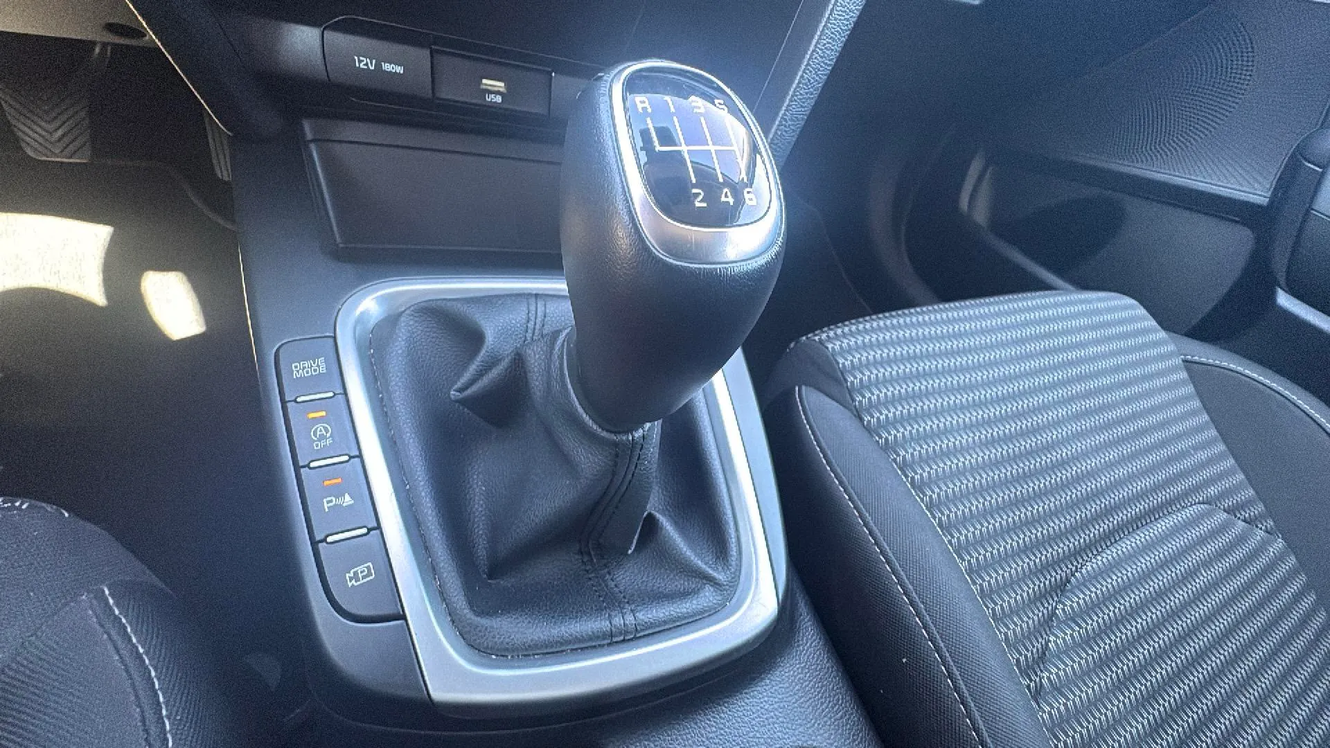 Kia Ceed 1.6 MHEV iMT Drive - foto 22