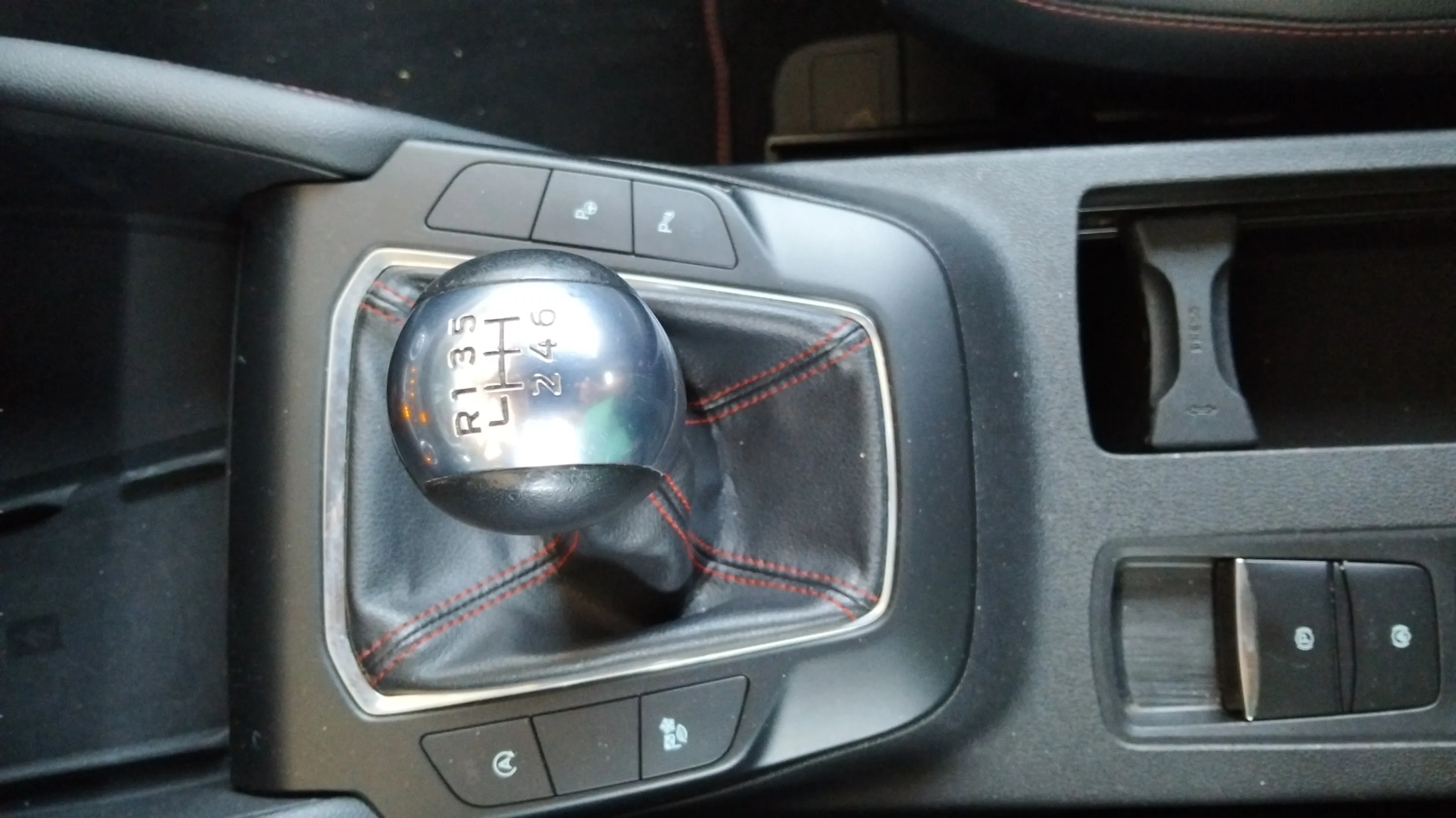 Ford Kuga ST-Line 1.5T EcoBoost - foto 26