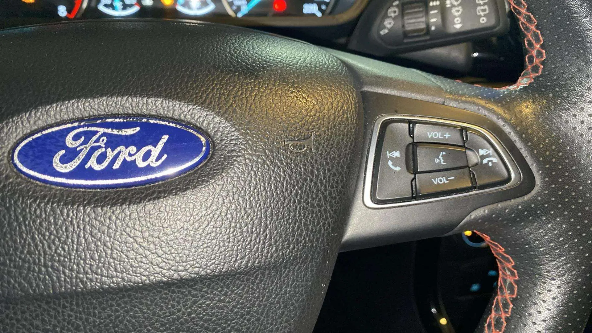 Ford EcoSport 1.0T EcoBoost ST Line - foto 12