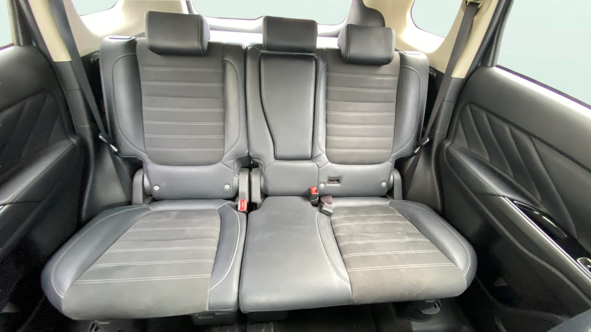 Mitsubishi Outlander 2.0 PHEV Kaiteki 4WD - foto 9