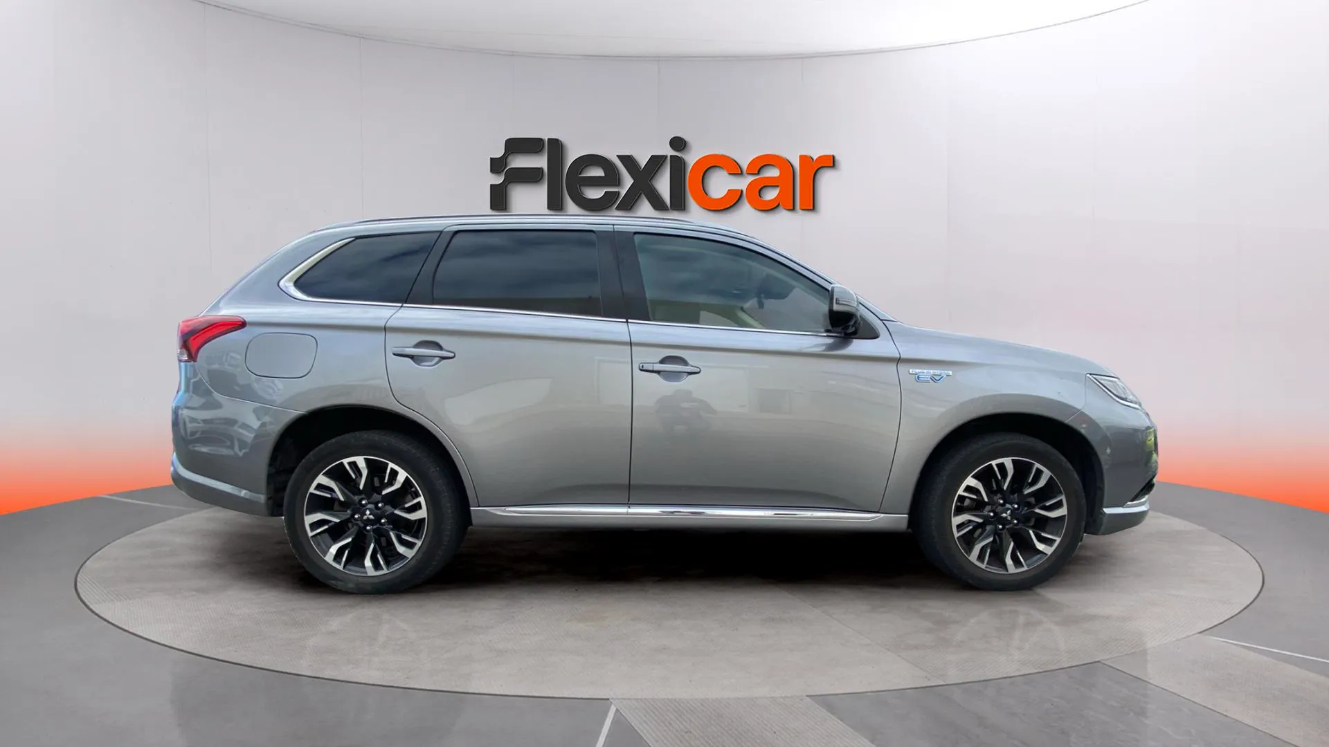 Mitsubishi Outlander 2.0 PHEV Kaiteki 4WD - foto 3