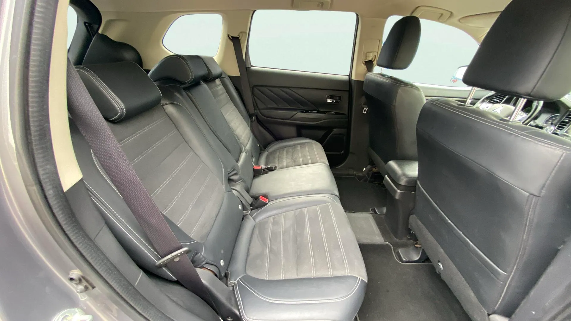 Mitsubishi Outlander 2.0 PHEV Kaiteki 4WD - foto 12