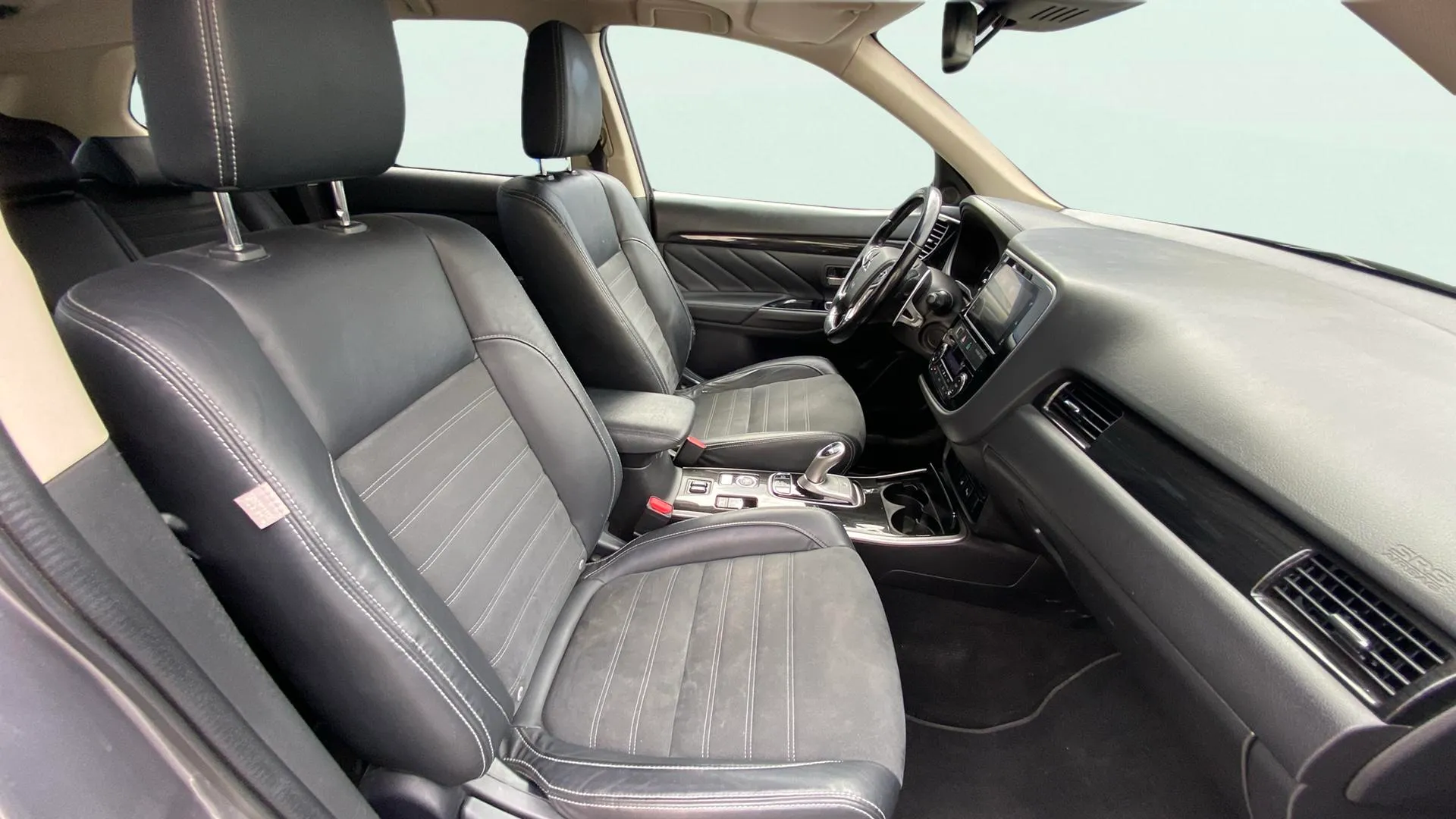 Mitsubishi Outlander 2.0 PHEV Kaiteki 4WD - foto 8