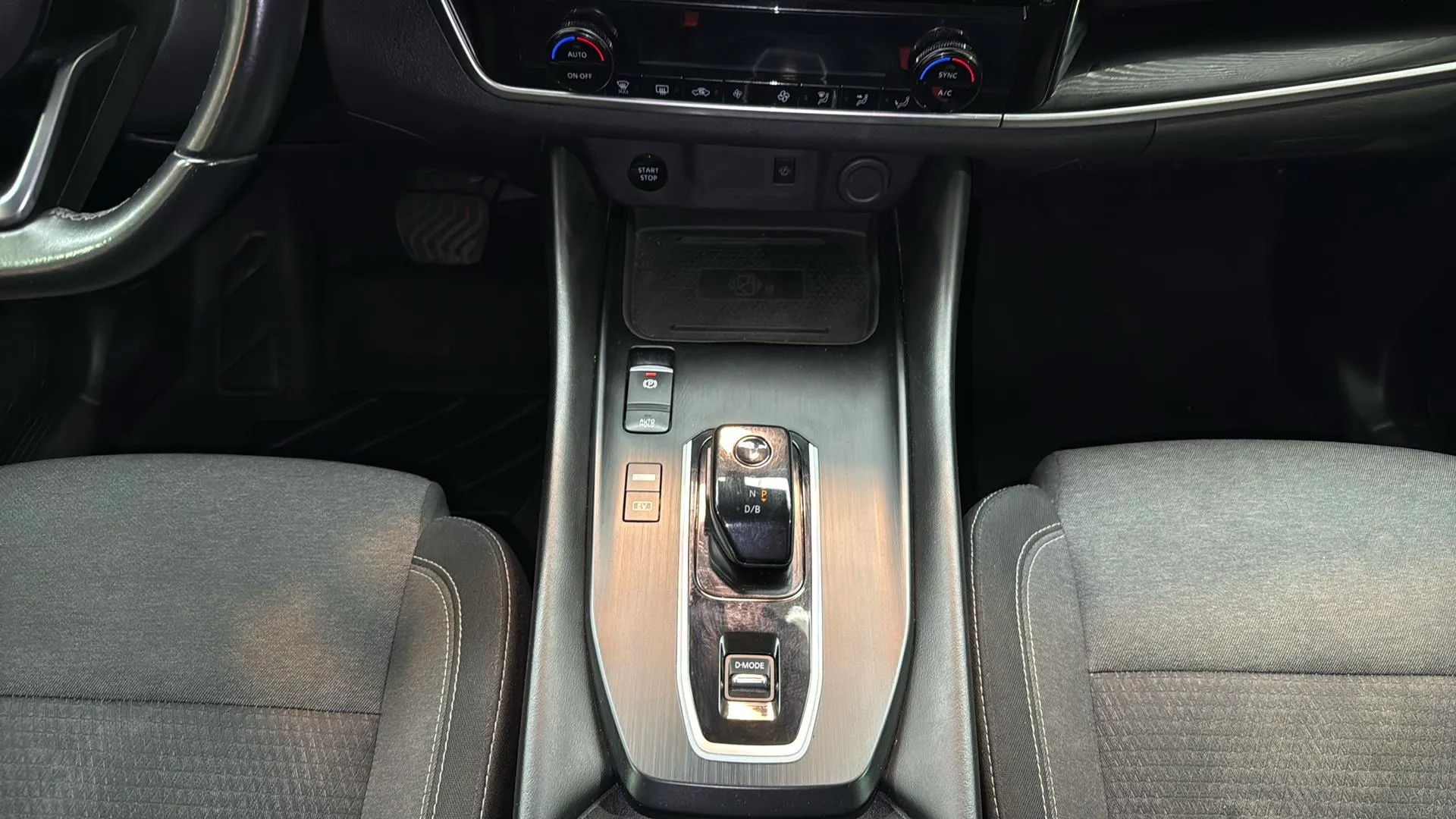 Nissan Qashqai DIG-T Xtronic N-Connecta - foto 18