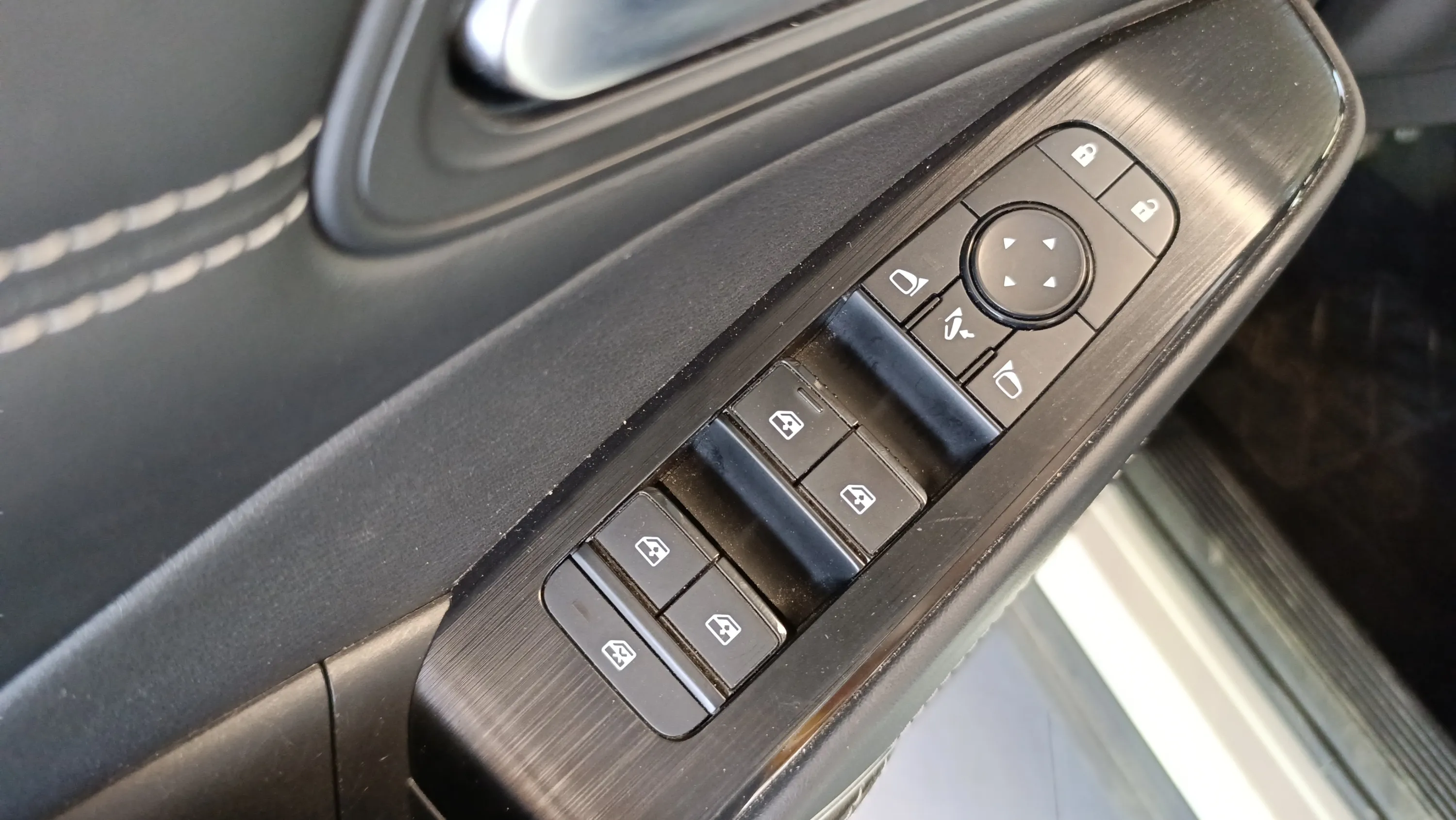 Nissan Qashqai DIG-T Xtronic N-Connecta - foto 33