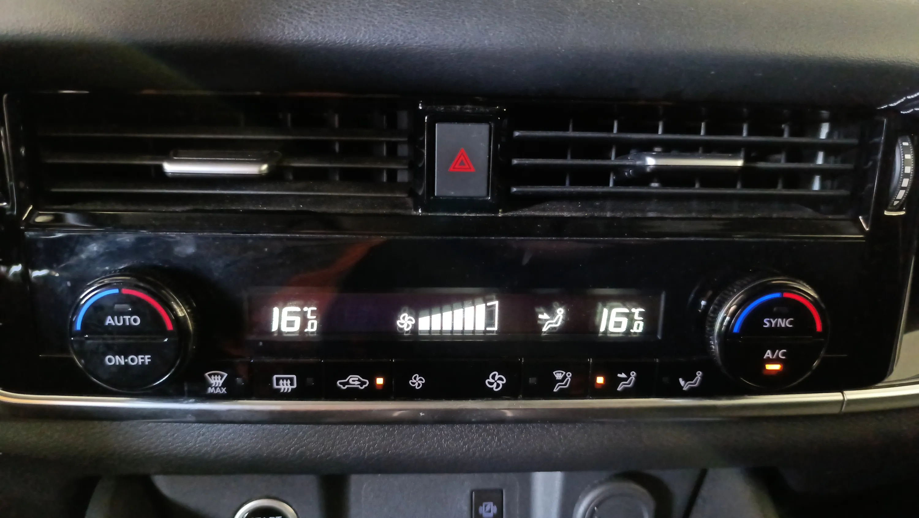 Nissan Qashqai DIG-T Xtronic N-Connecta - foto 26