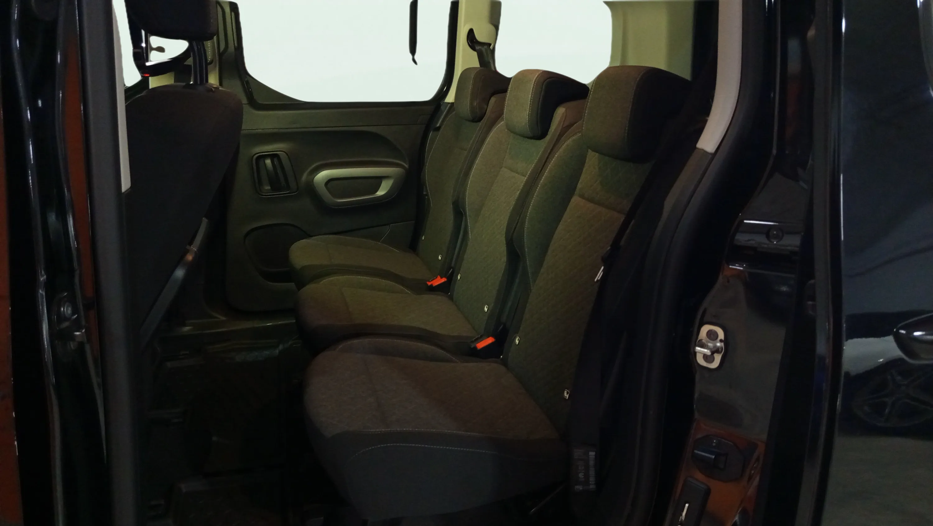 Opel Combo 1.5 Td MT6 €6.4 - foto 16