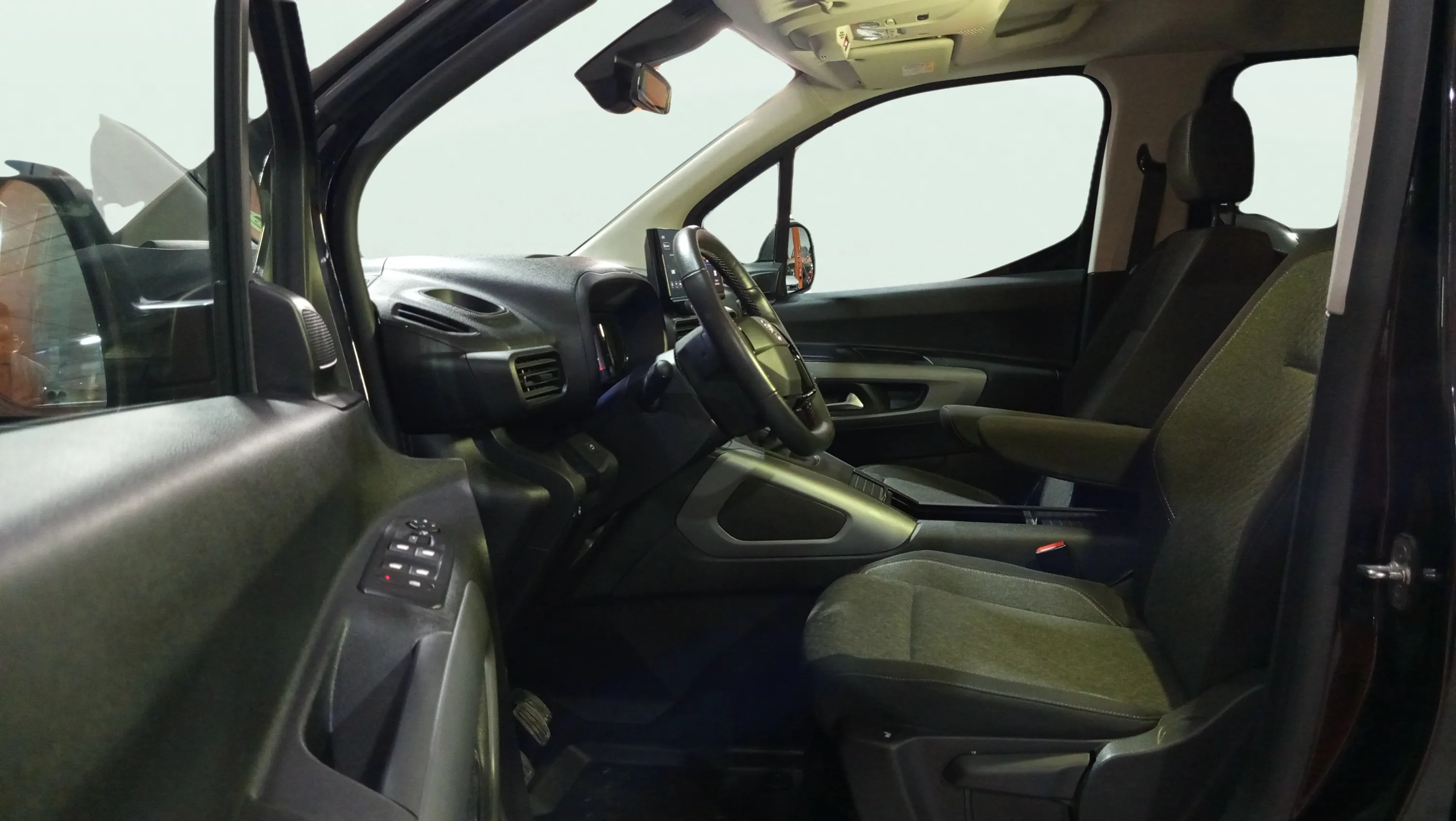 Opel Combo 1.5 Td MT6 €6.4 - foto 10
