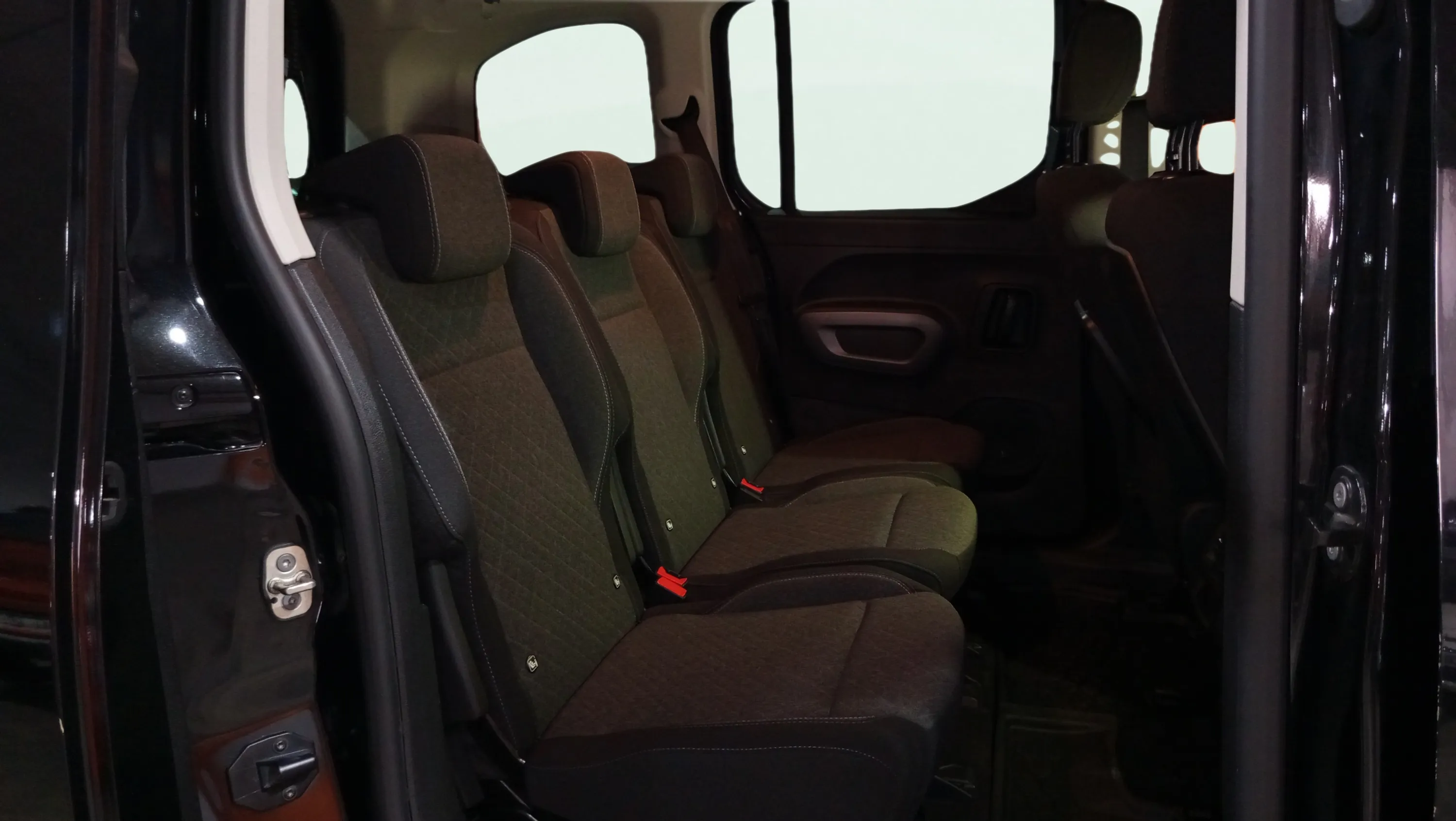 Opel Combo 1.5 Td MT6 €6.4 - foto 14