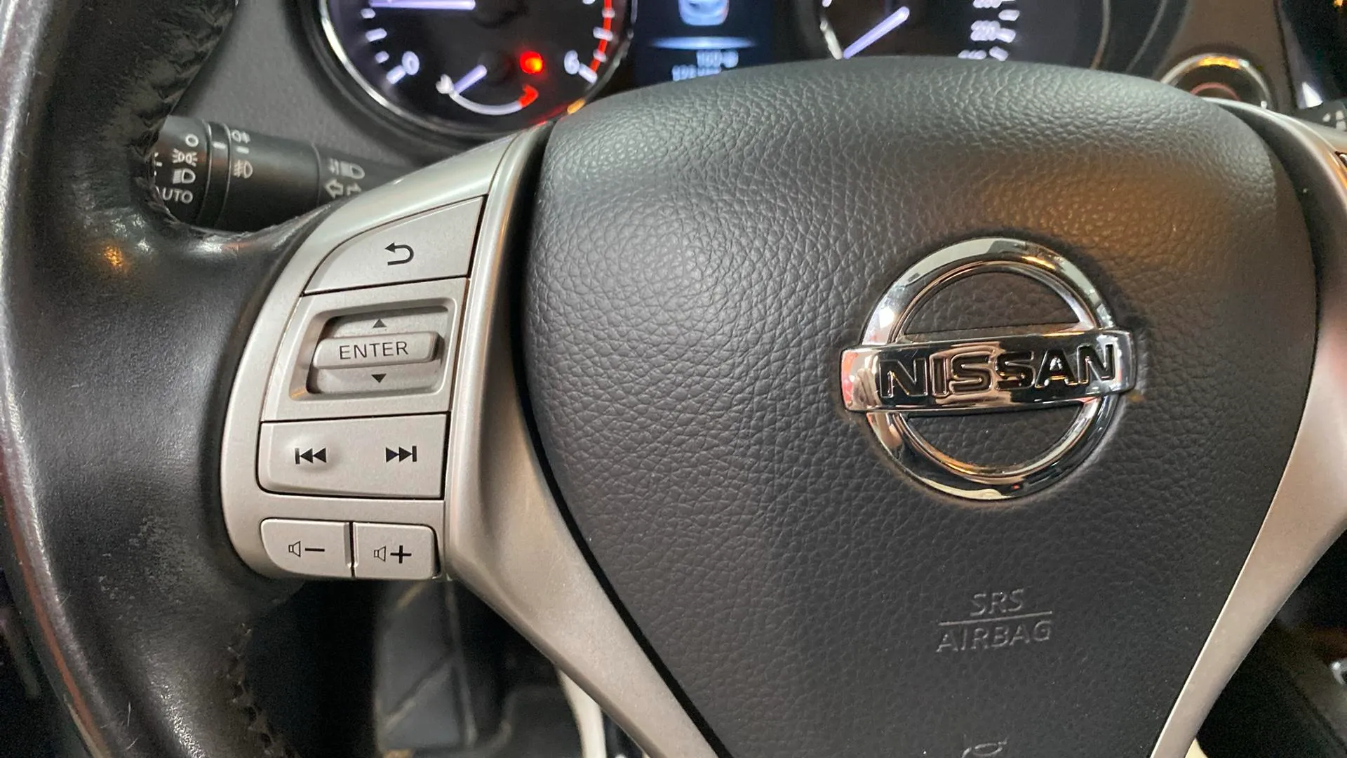 Nissan Qashqai 1.6dCi N-Connecta 4x2 - foto 8