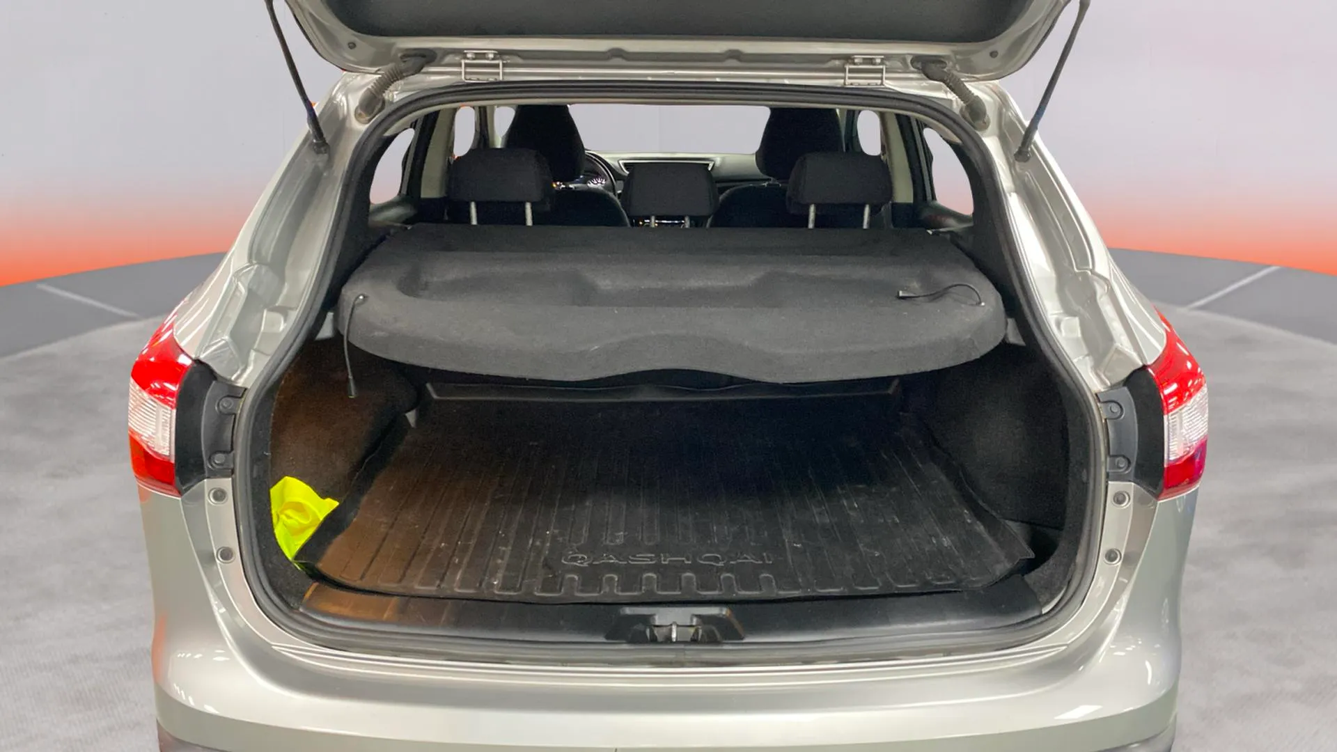 Nissan Qashqai 1.6dCi N-Connecta 4x2 - foto 27
