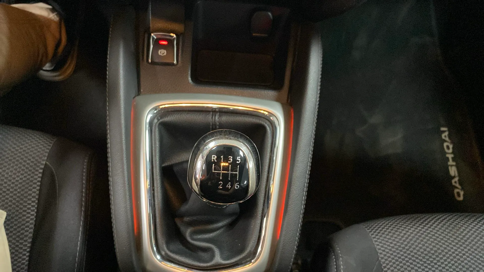 Nissan Qashqai 1.6dCi N-Connecta 4x2 - foto 19