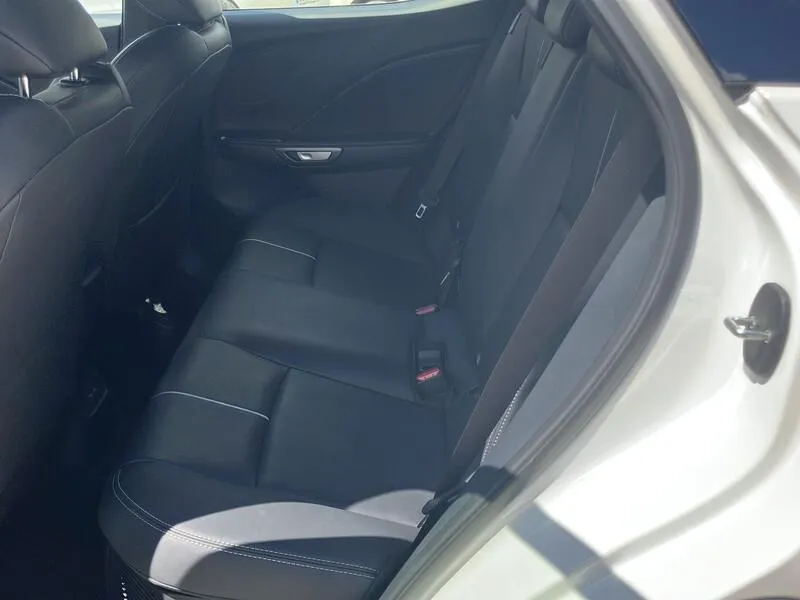 Lexus LBX 1.5 HEV Relax - foto 17