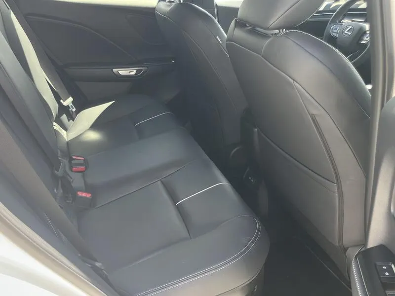 Lexus LBX 1.5 HEV Relax - foto 31