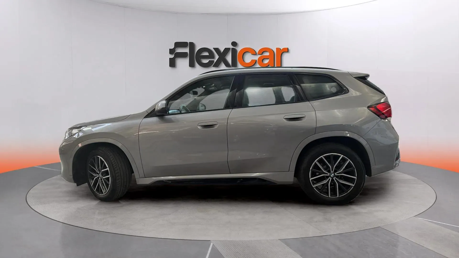 BMW X1 sDrive18d - foto 8