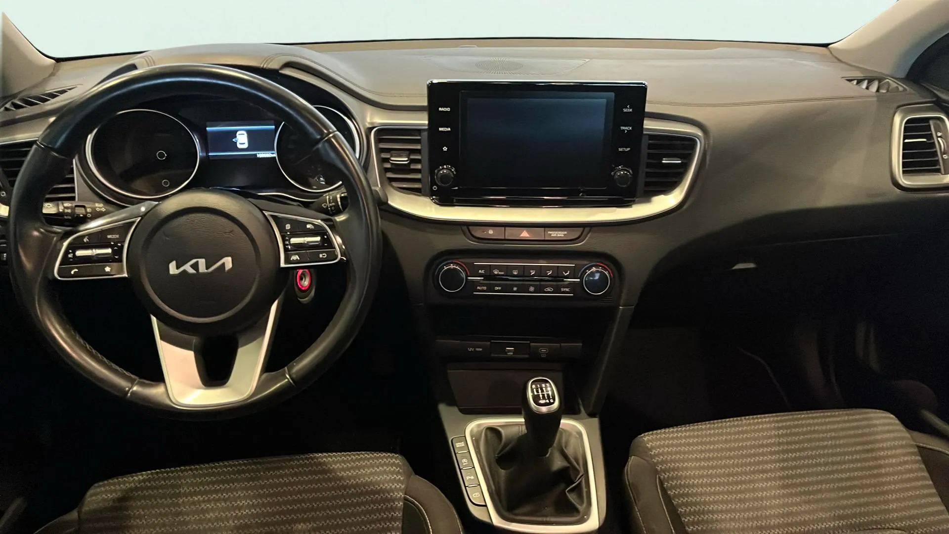 Kia Ceed 1.6 MHEV iMT Drive - foto 18