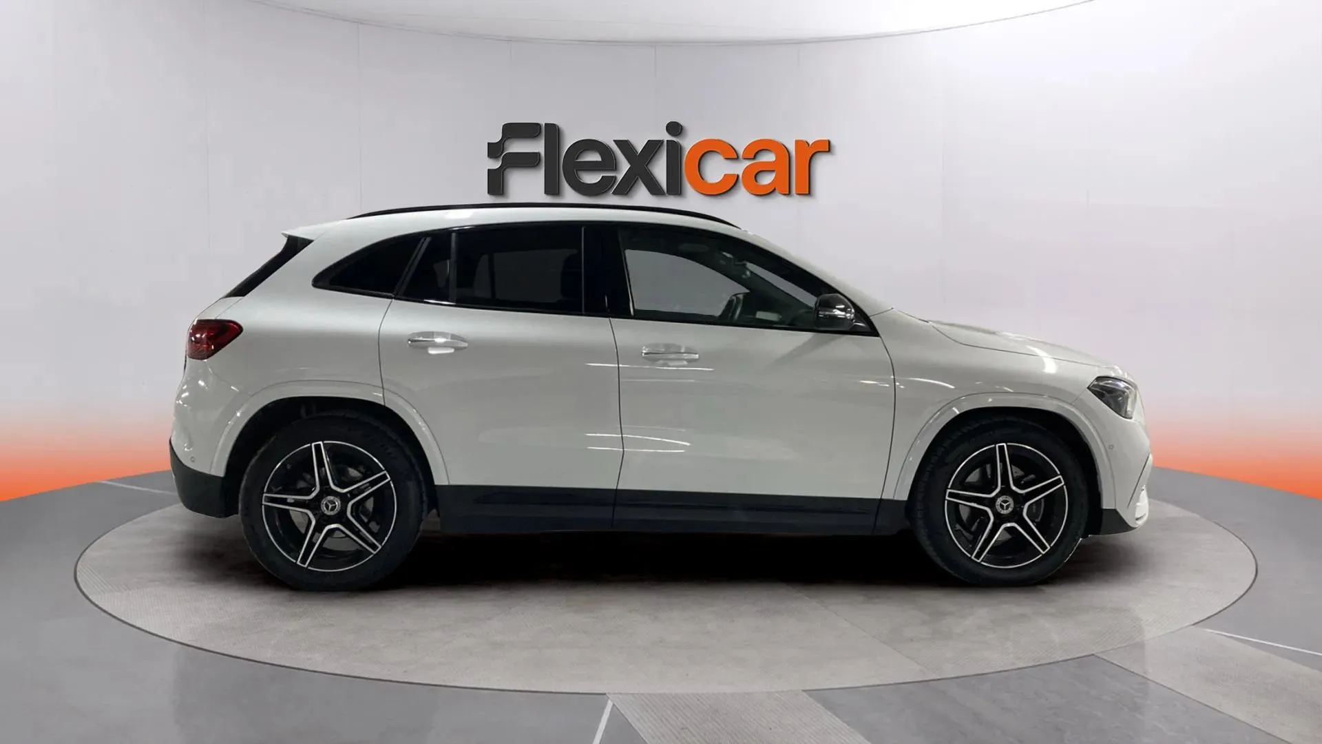 Mercedes-Benz GLA 200 - foto 8