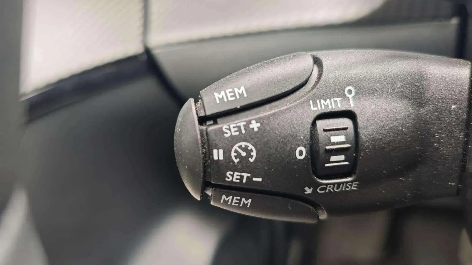 Peugeot 208 Style Hybrid 110 eDCS6 - foto 13